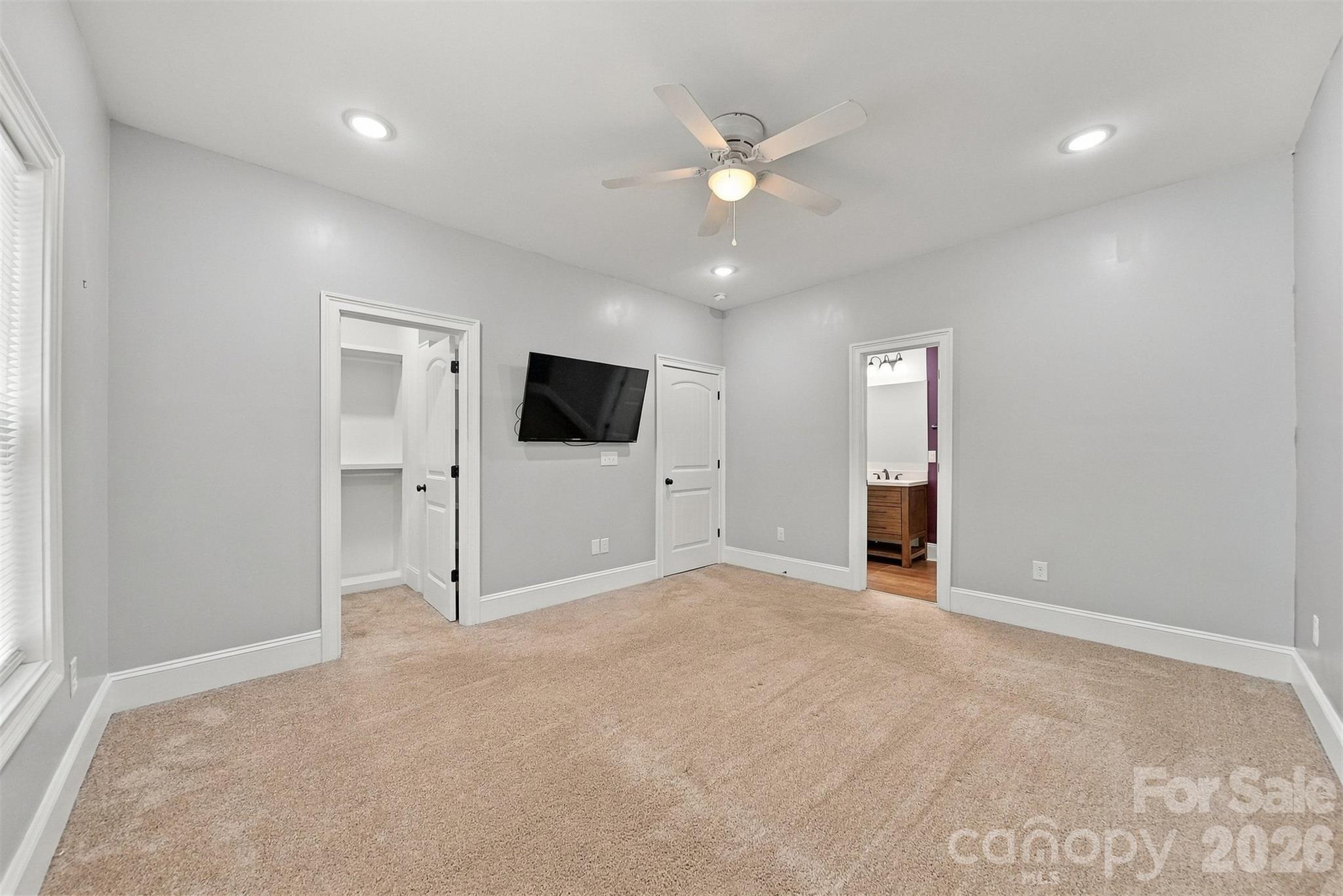 329 W F Street Property Photo 21