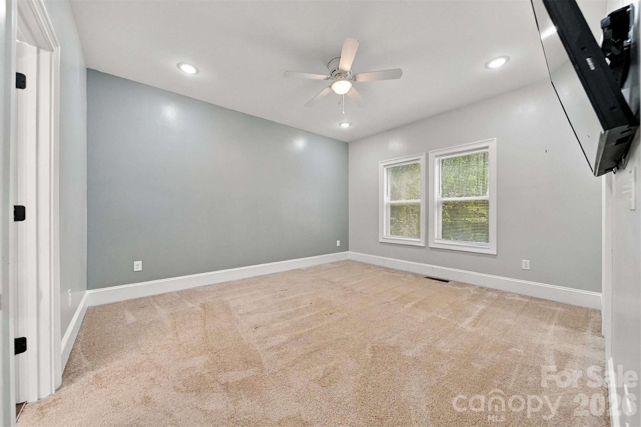329 W F Street Property Photo 22