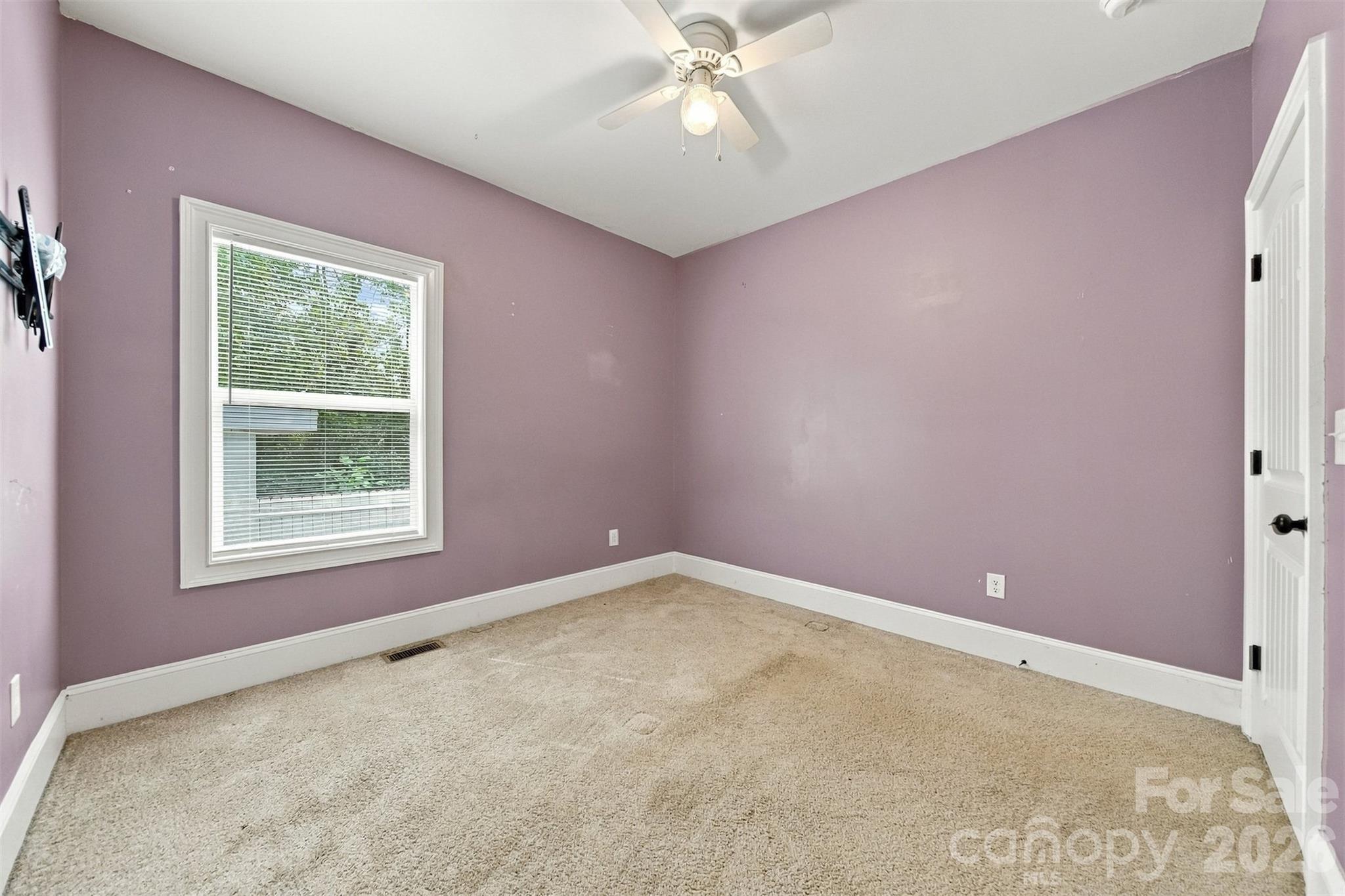 329 W F Street Property Photo 27