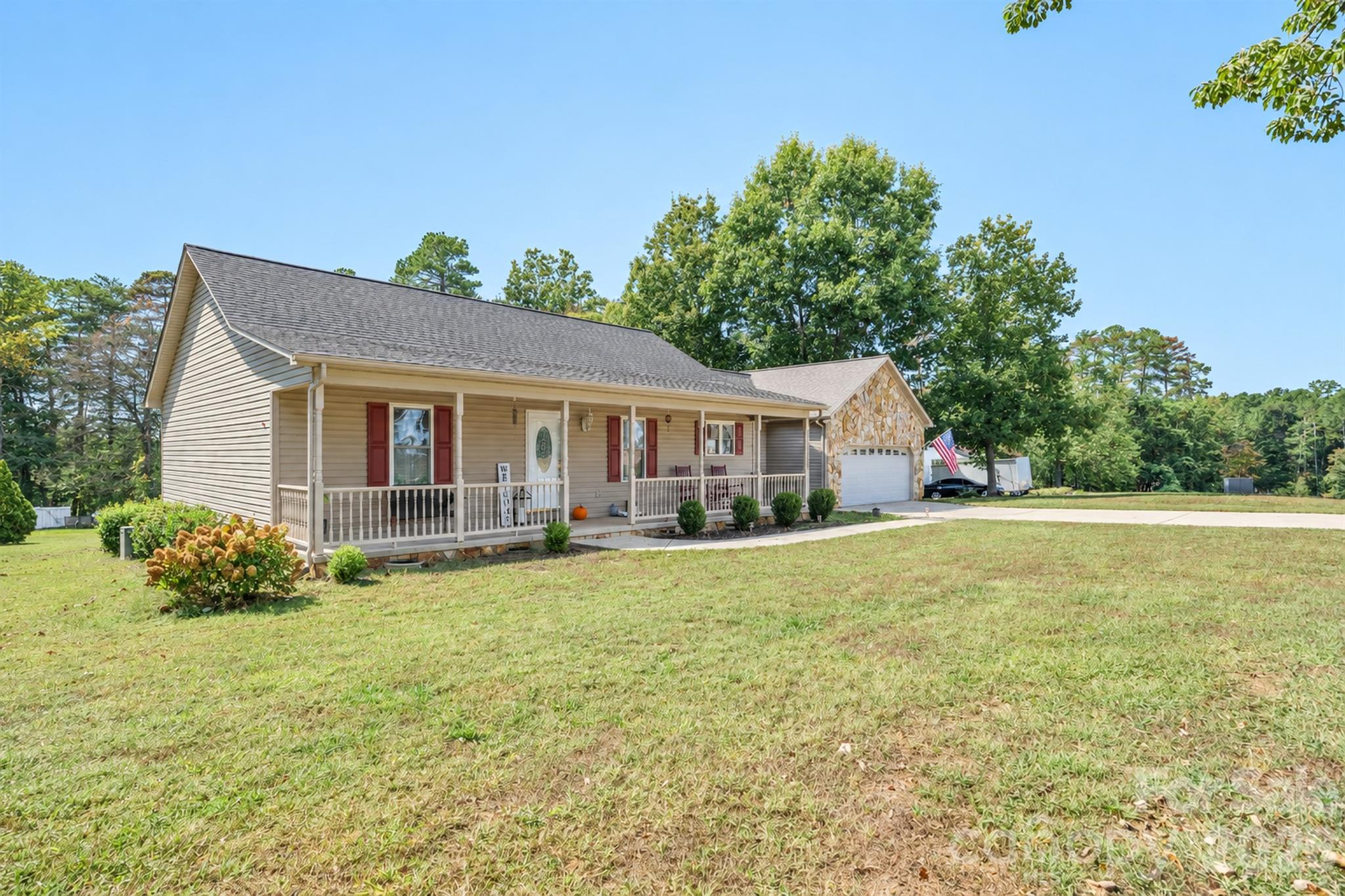 1459 Angela Court Property Photo 3