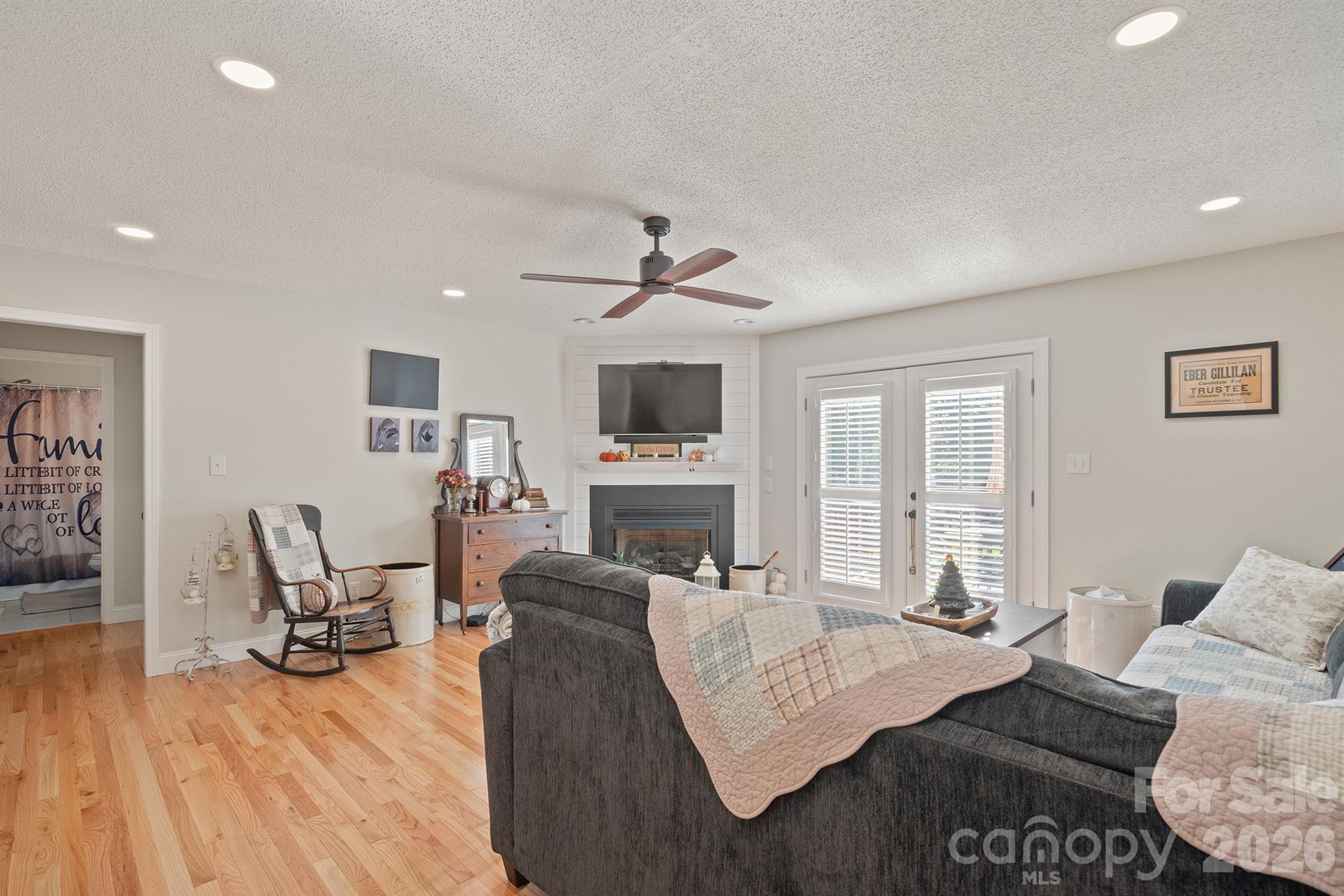 1459 Angela Court Property Photo 5