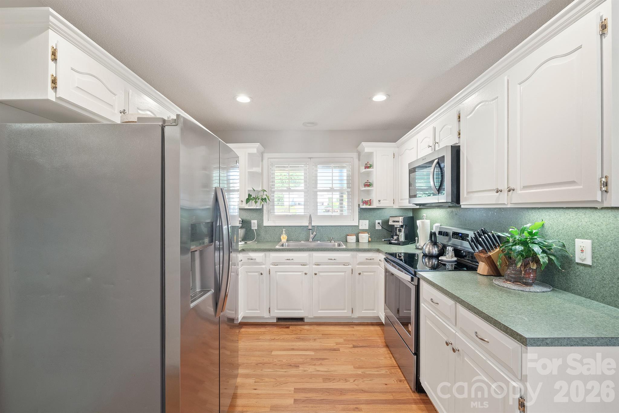 1459 Angela Court Property Photo 11