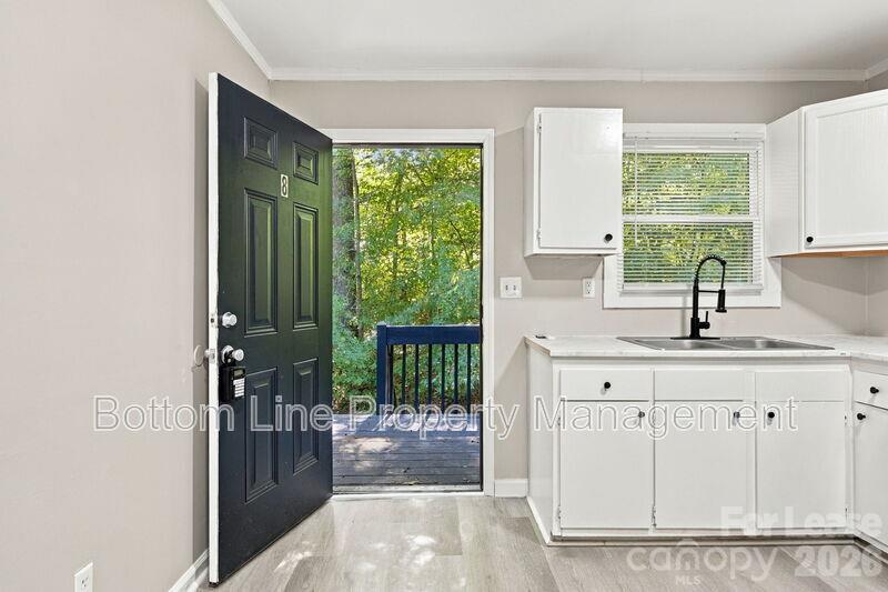 909 Carolina Avenue 8 Property Photo 4