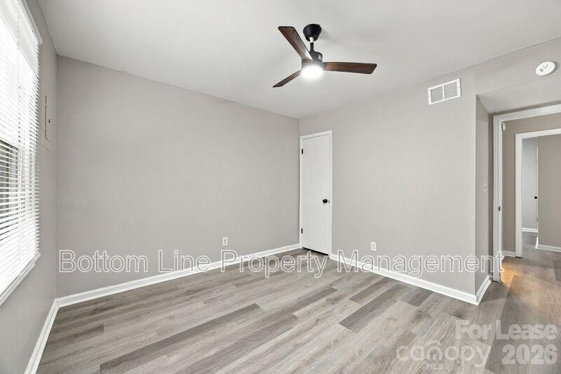 909 Carolina Avenue 8 Property Photo 20