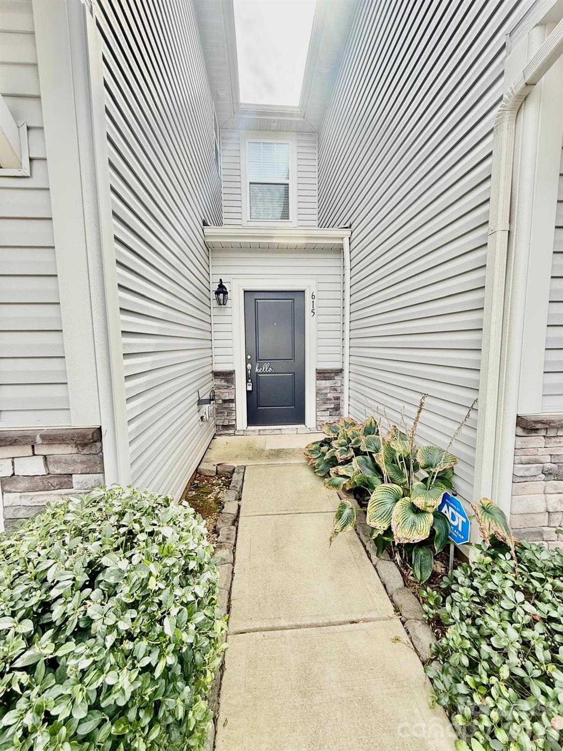 615 Samet Street Property Photo 3