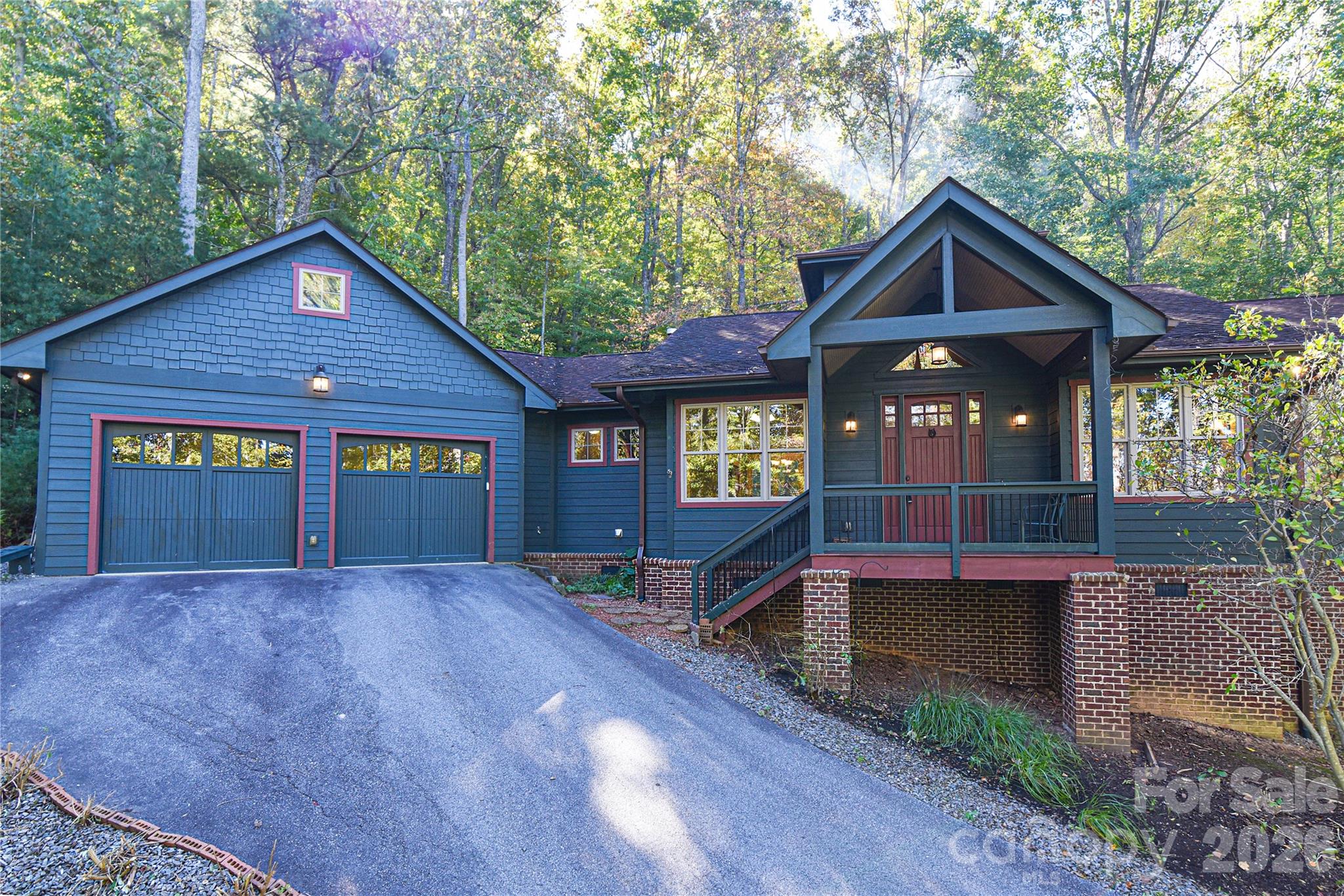 39 Oak Hollow Drive Property Photo 1