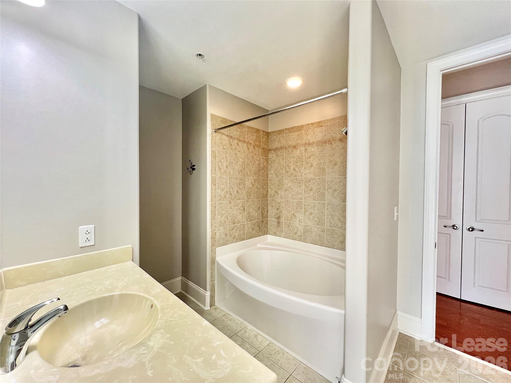 4625 Piedmont Row Drive 706 E Property Photo 19