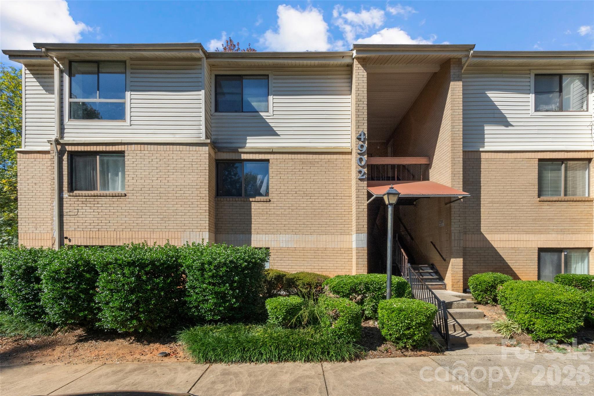 4902 Spring Lake Drive D Property Photo 1