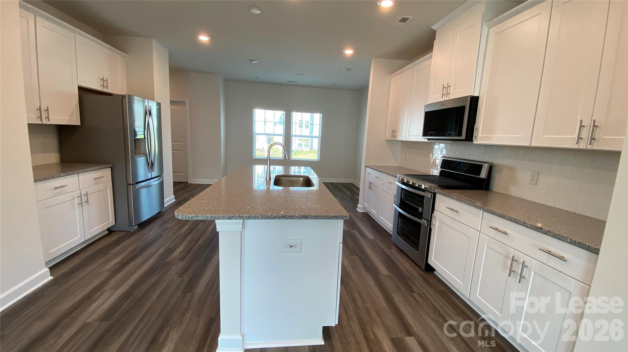 2421 Arbor Loop Drive Property Photo 5