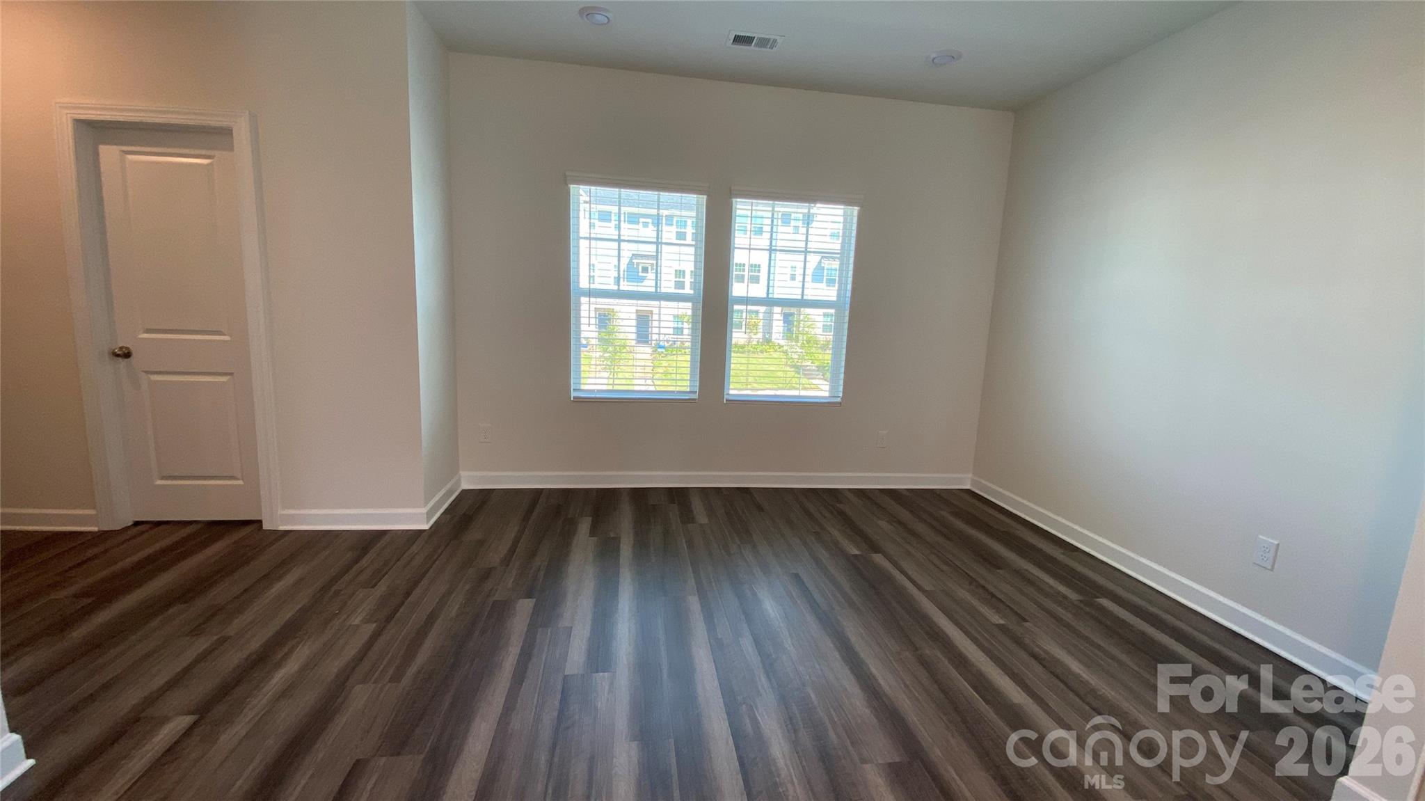 2421 Arbor Loop Drive Property Photo 8