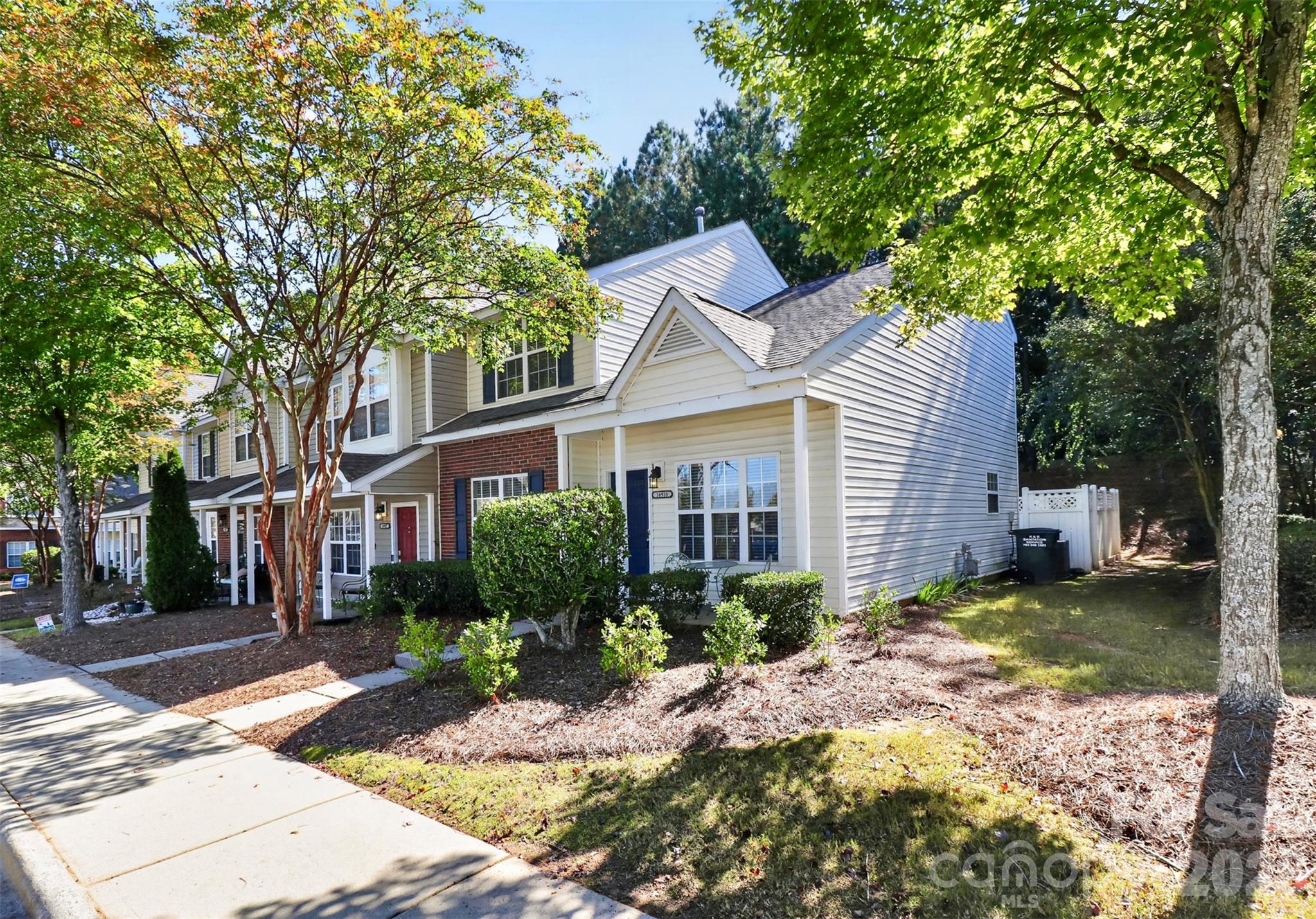 16931 Greenlawn Hills Court Property Photo 2