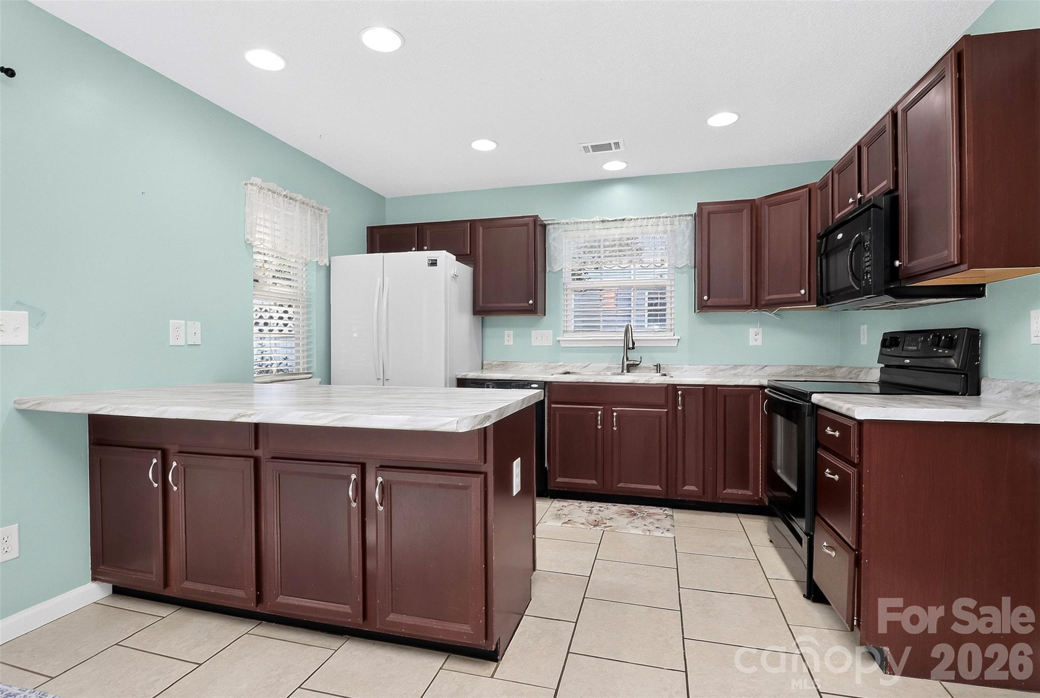 16931 Greenlawn Hills Court Property Photo 8