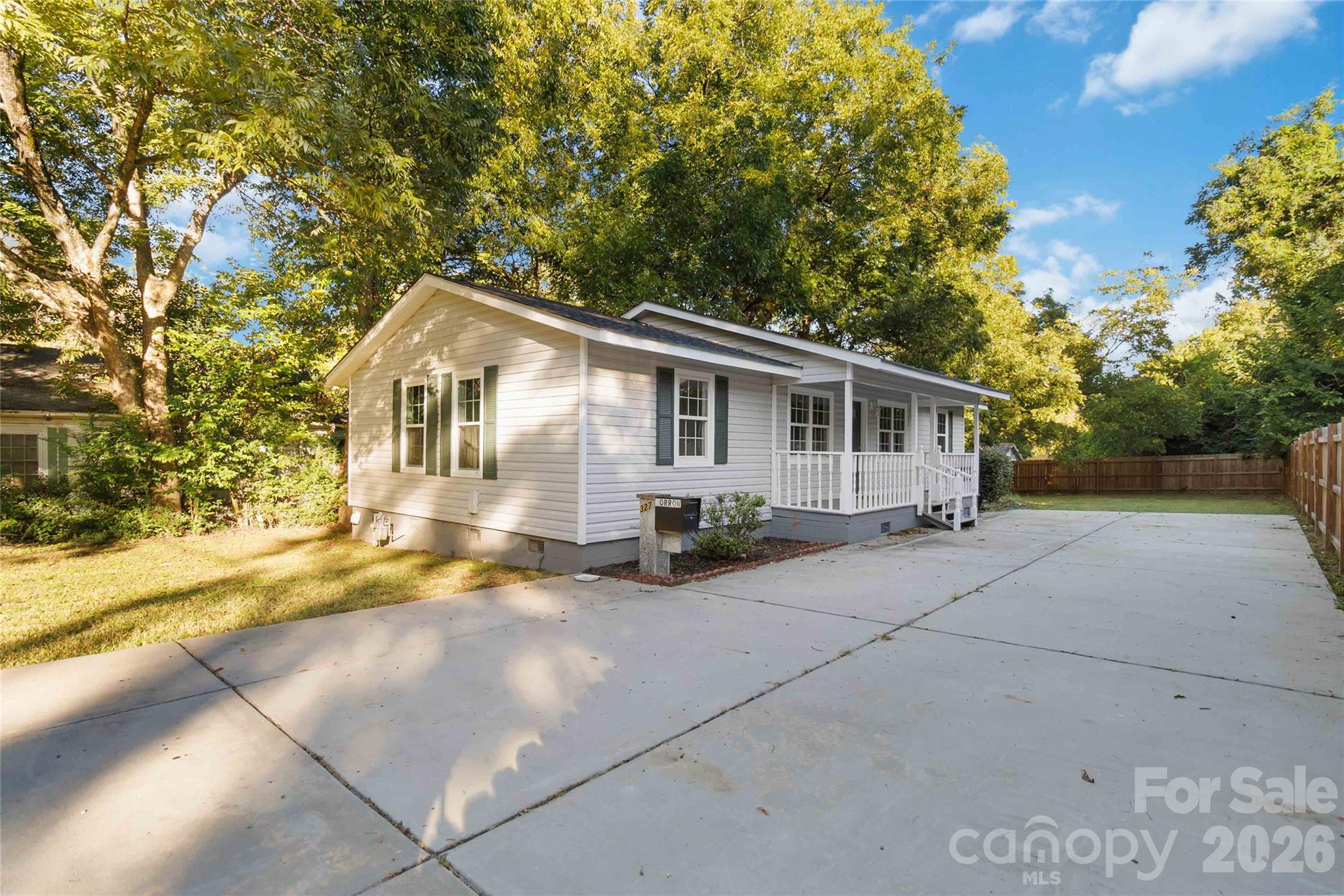 327 E Morrow Avenue Property Photo 1