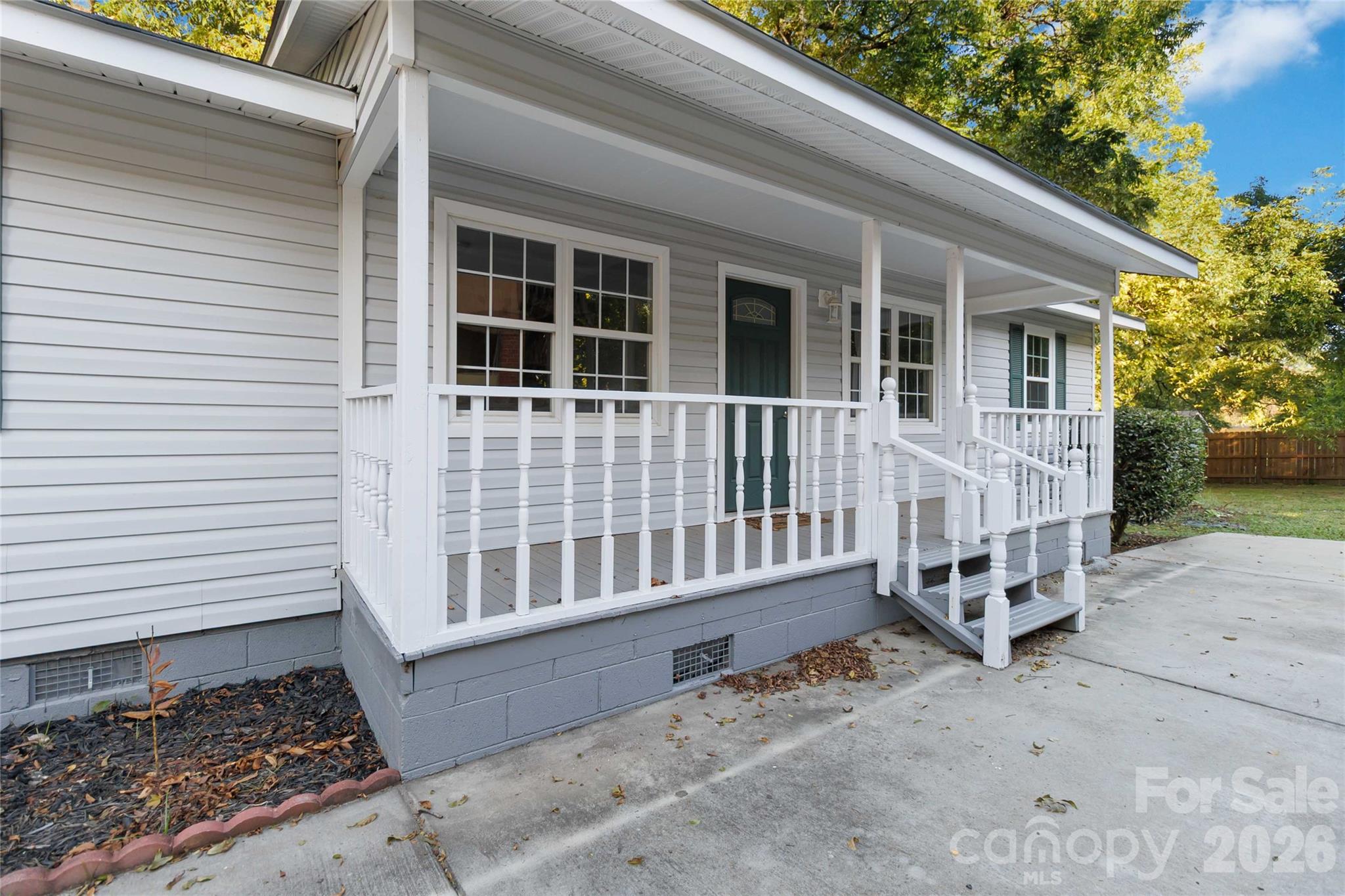 327 E Morrow Avenue Property Photo 4