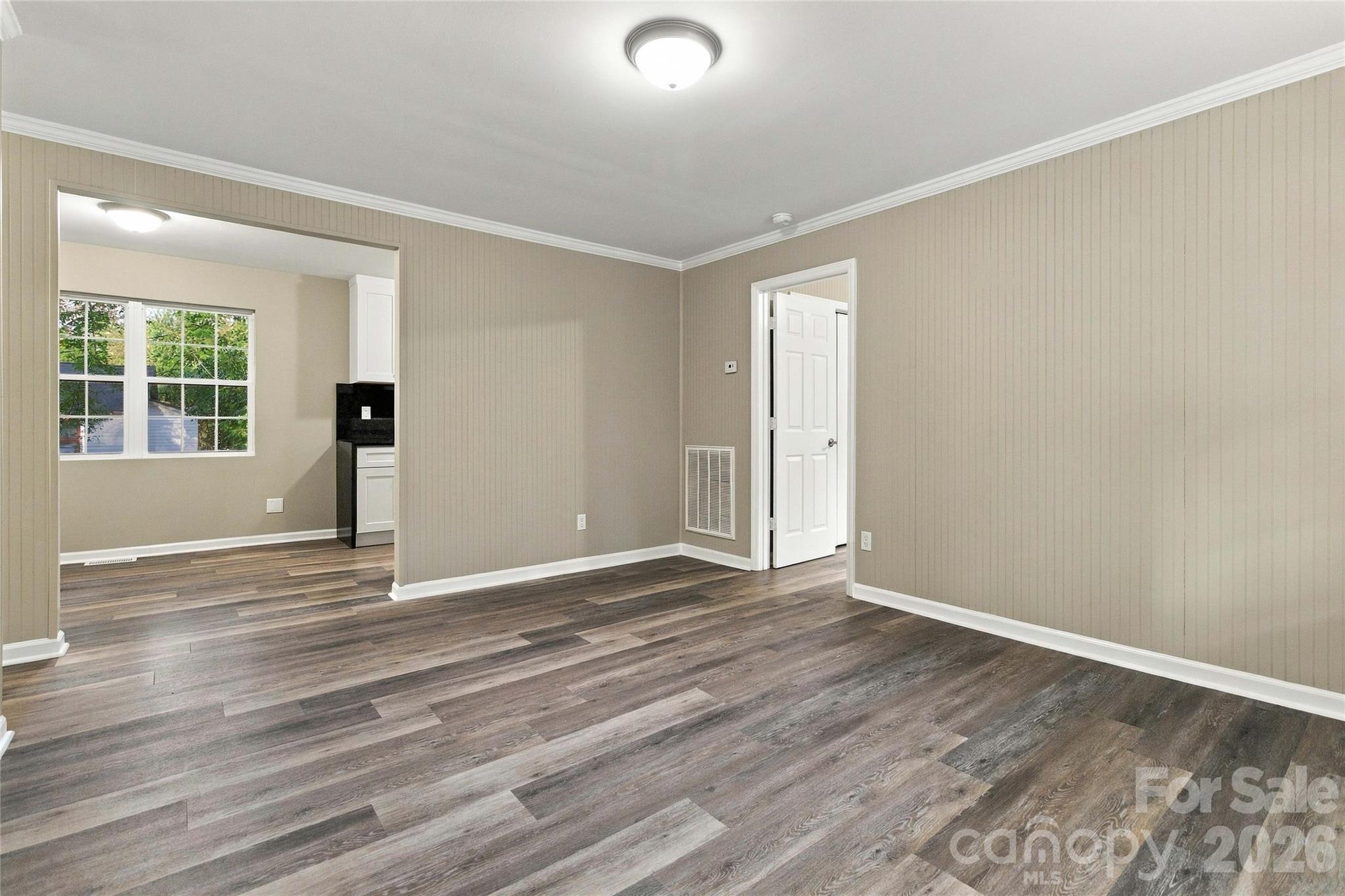 327 E Morrow Avenue Property Photo 7