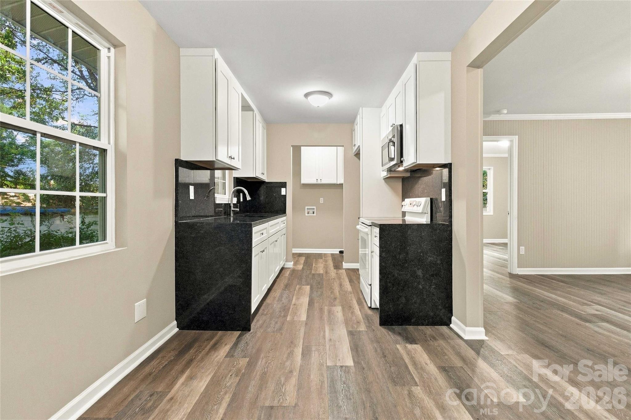 327 E Morrow Avenue Property Photo 8