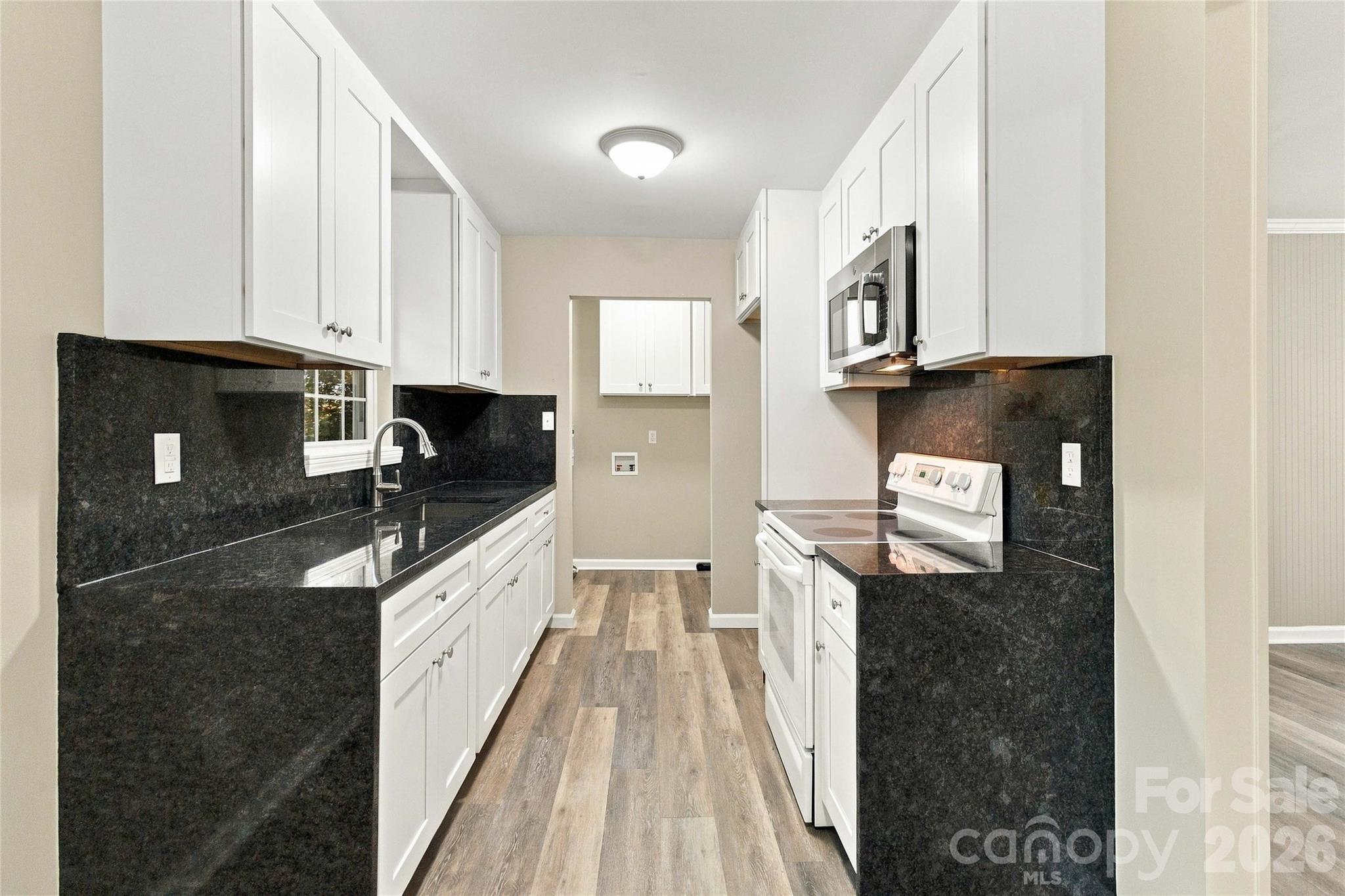 327 E Morrow Avenue Property Photo 9