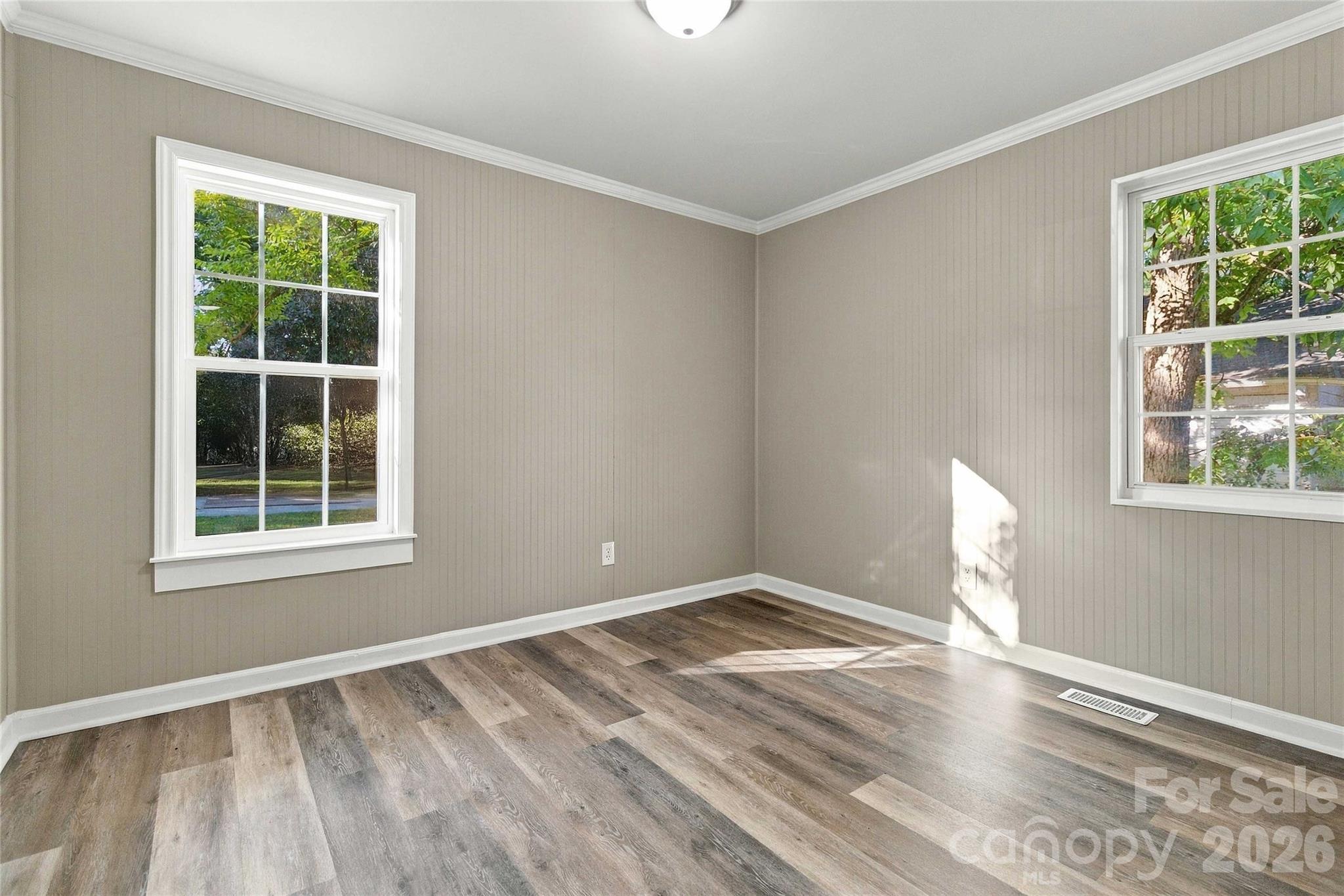 327 E Morrow Avenue Property Photo 16