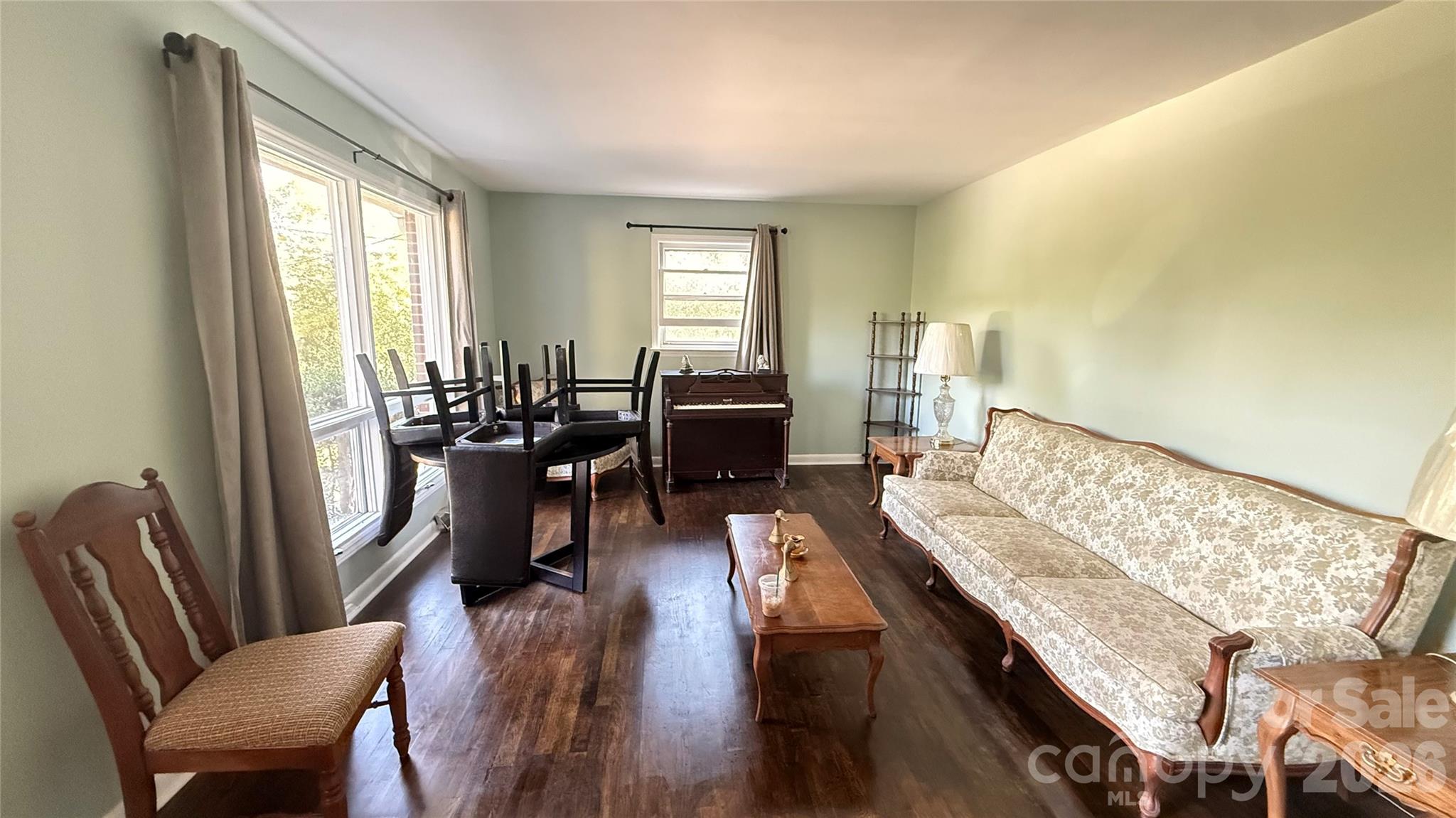 928 Beaumont Avenue Property Photo 3