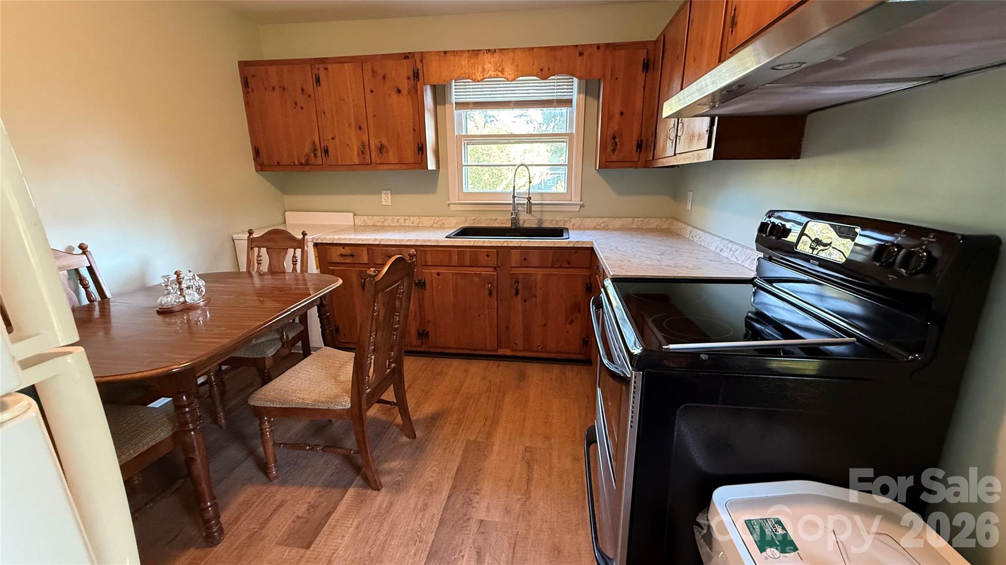 928 Beaumont Avenue Property Photo 9