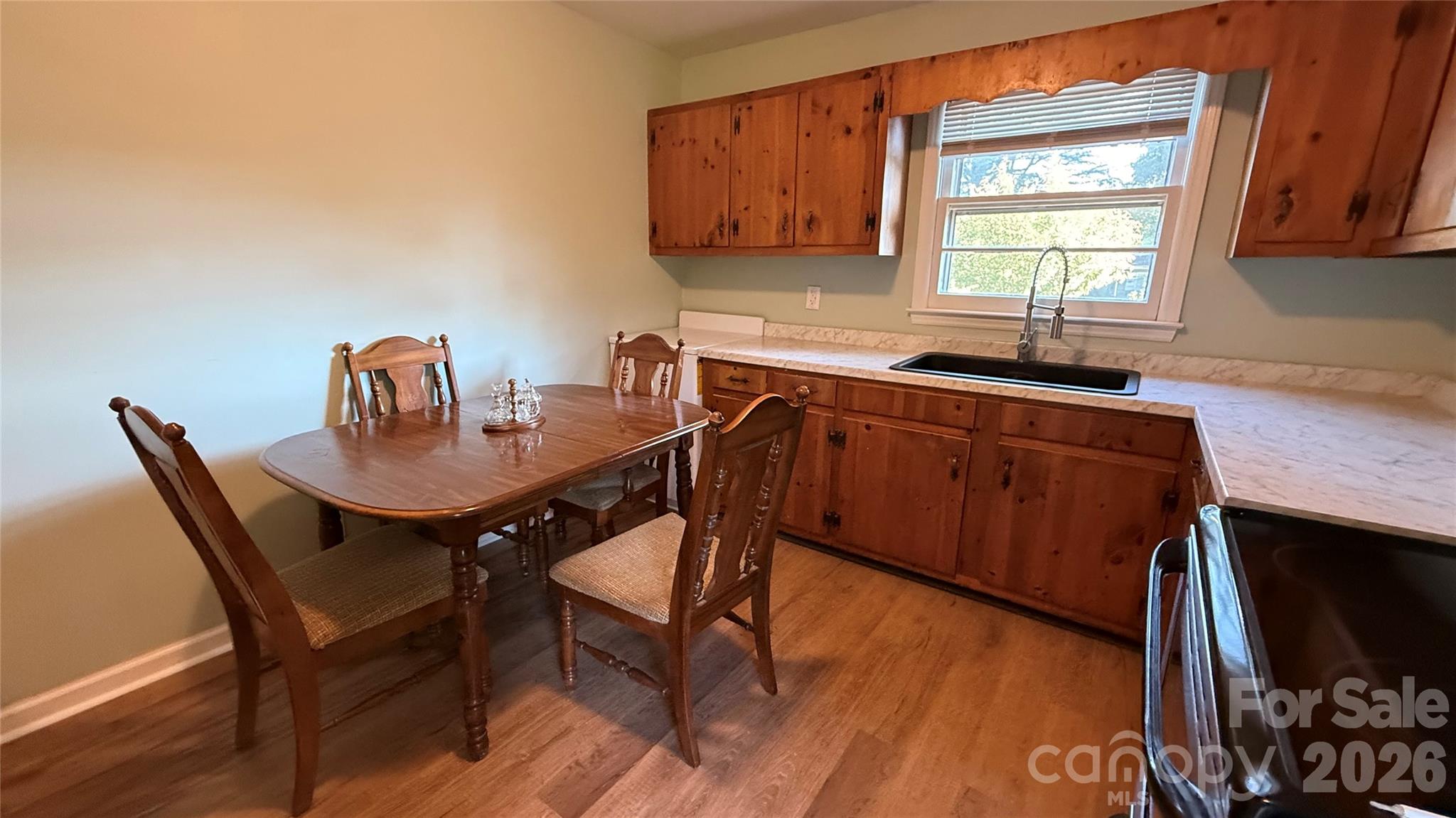 928 Beaumont Avenue Property Photo 11