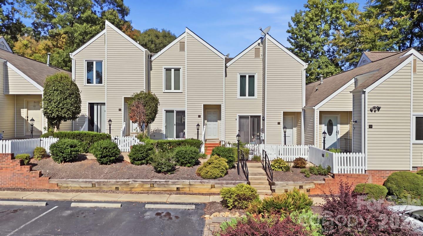329 Eastwood Drive Unit 903 Property Photo 1