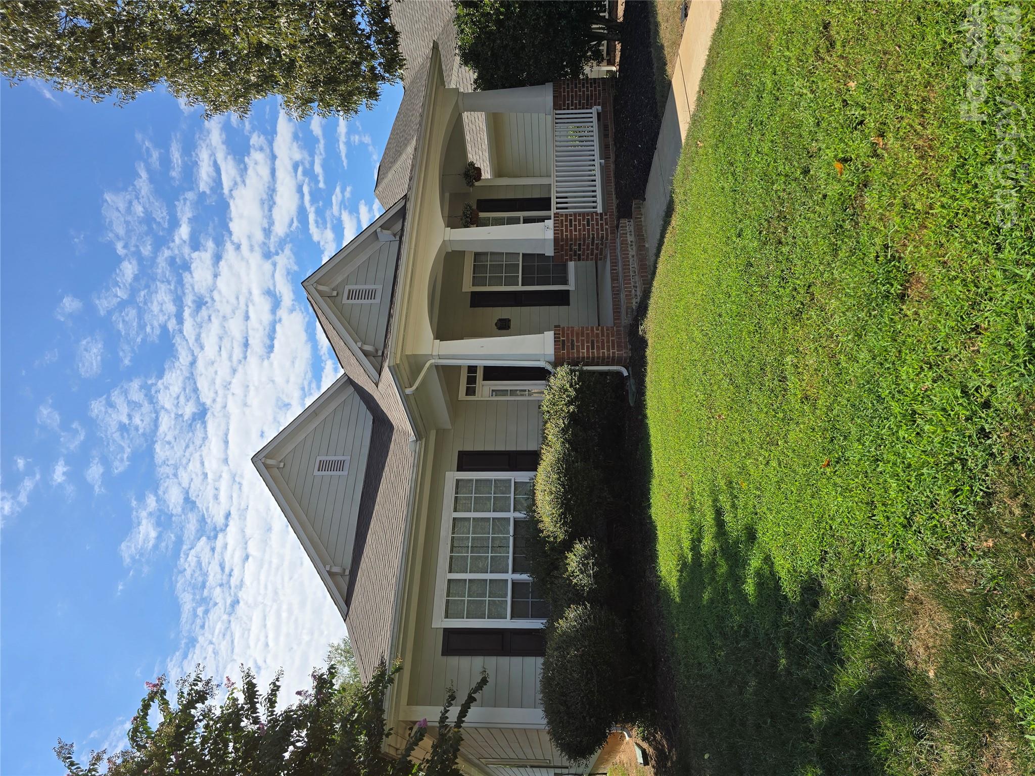 1121 Gainsborough Drive Property Photo 1