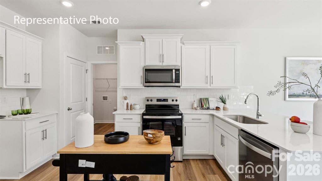 1084 Streamwood Avenue Property Photo 10