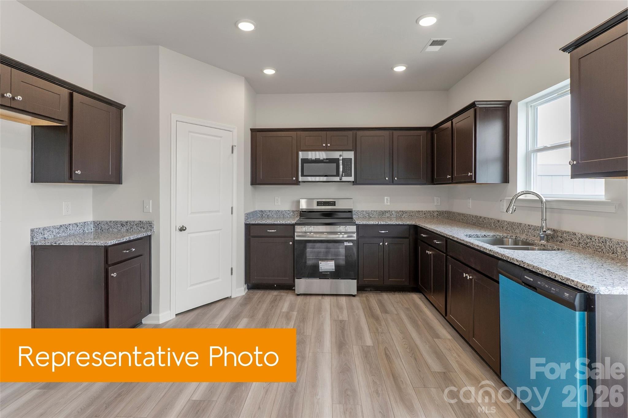 5410 Starfall Way Property Photo 8