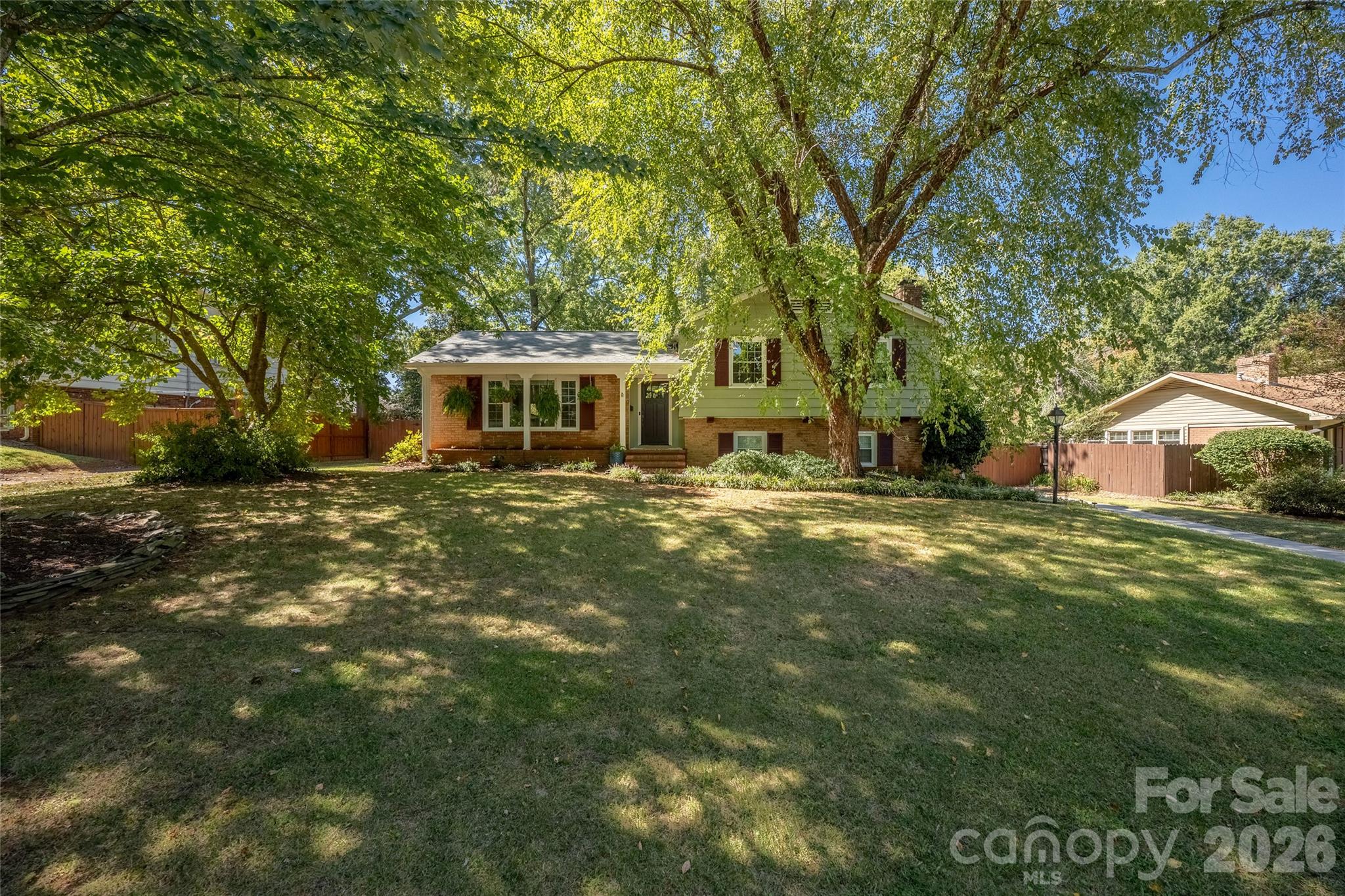 1912 Wedgedale Drive Property Photo 1