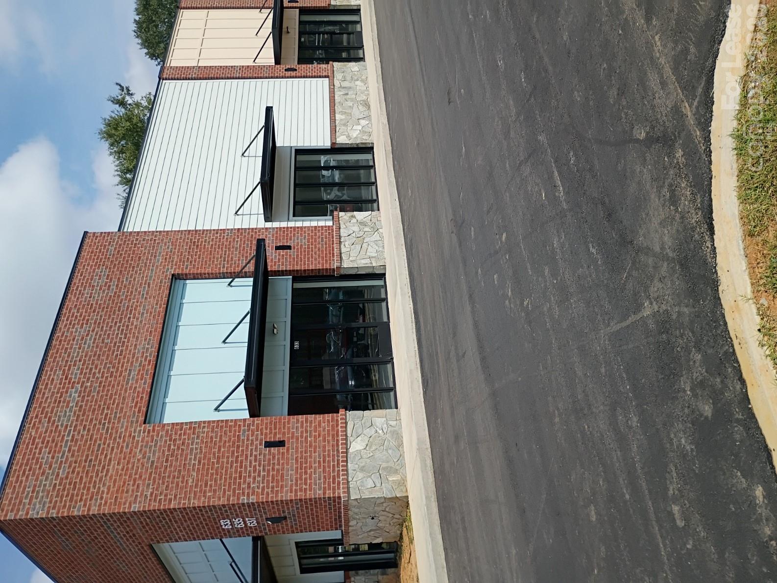 635 S Broadway Street Property Photo 1