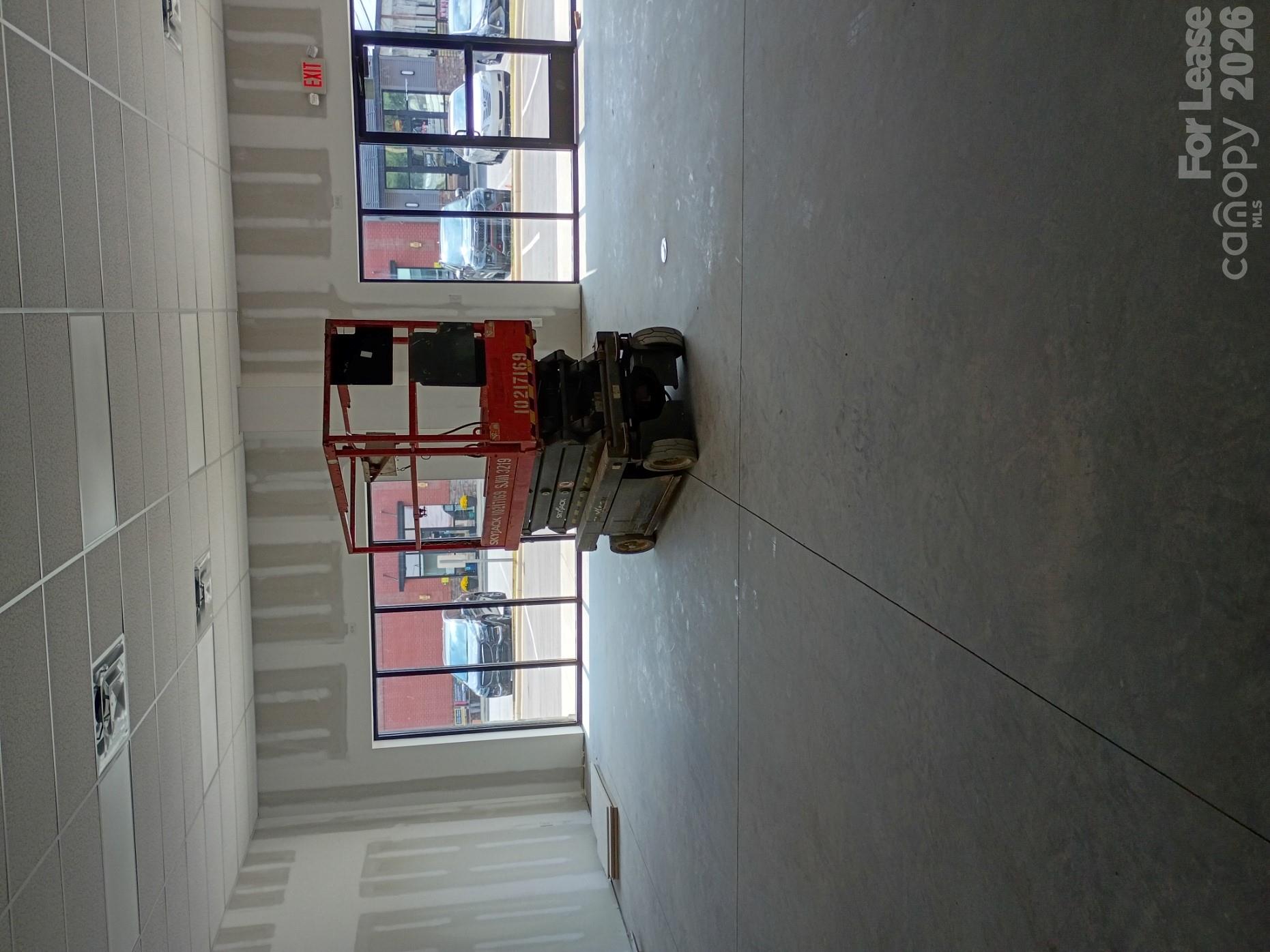 635 S Broadway Street Property Photo 3