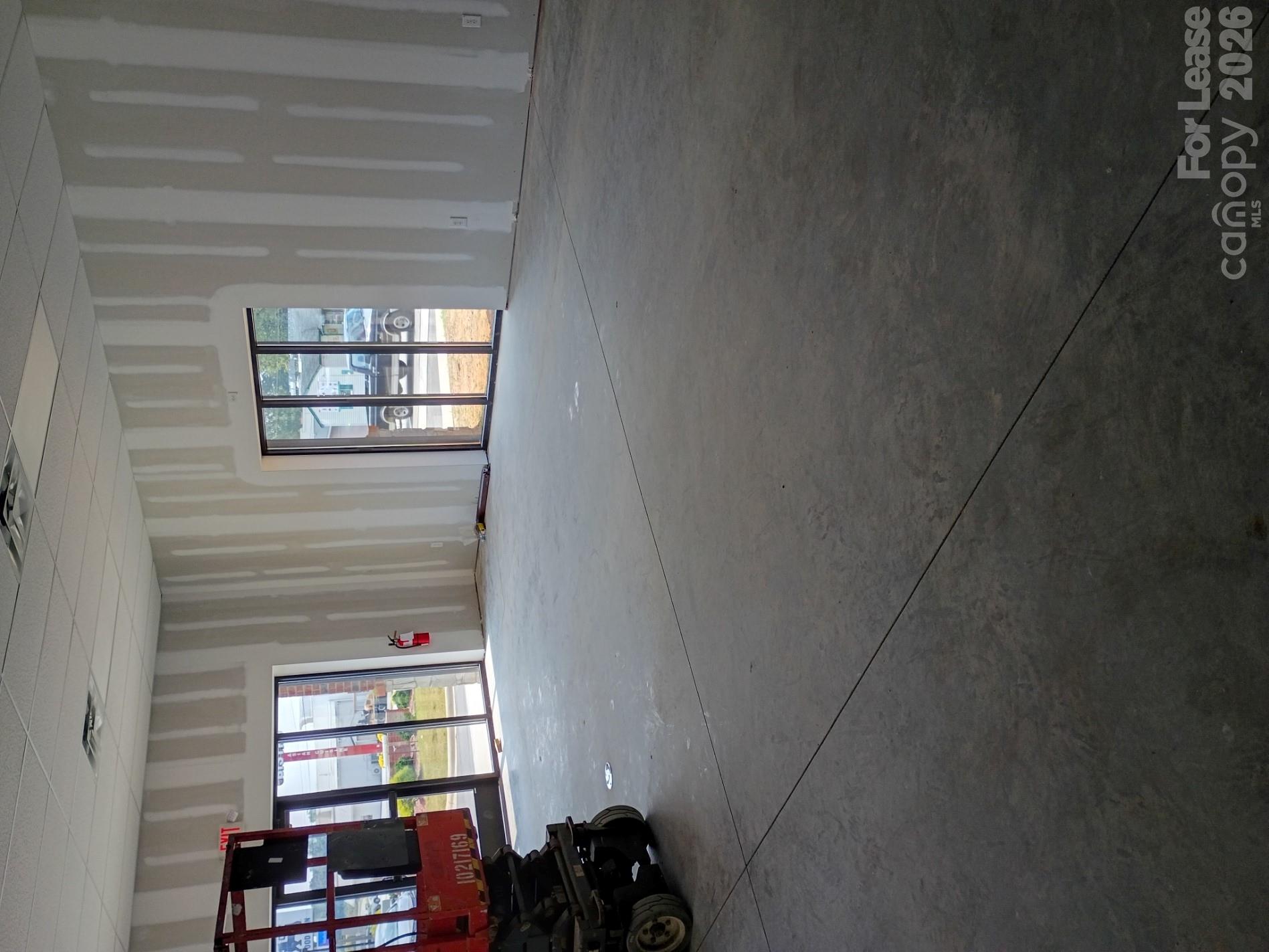 635 S Broadway Street Property Photo 5