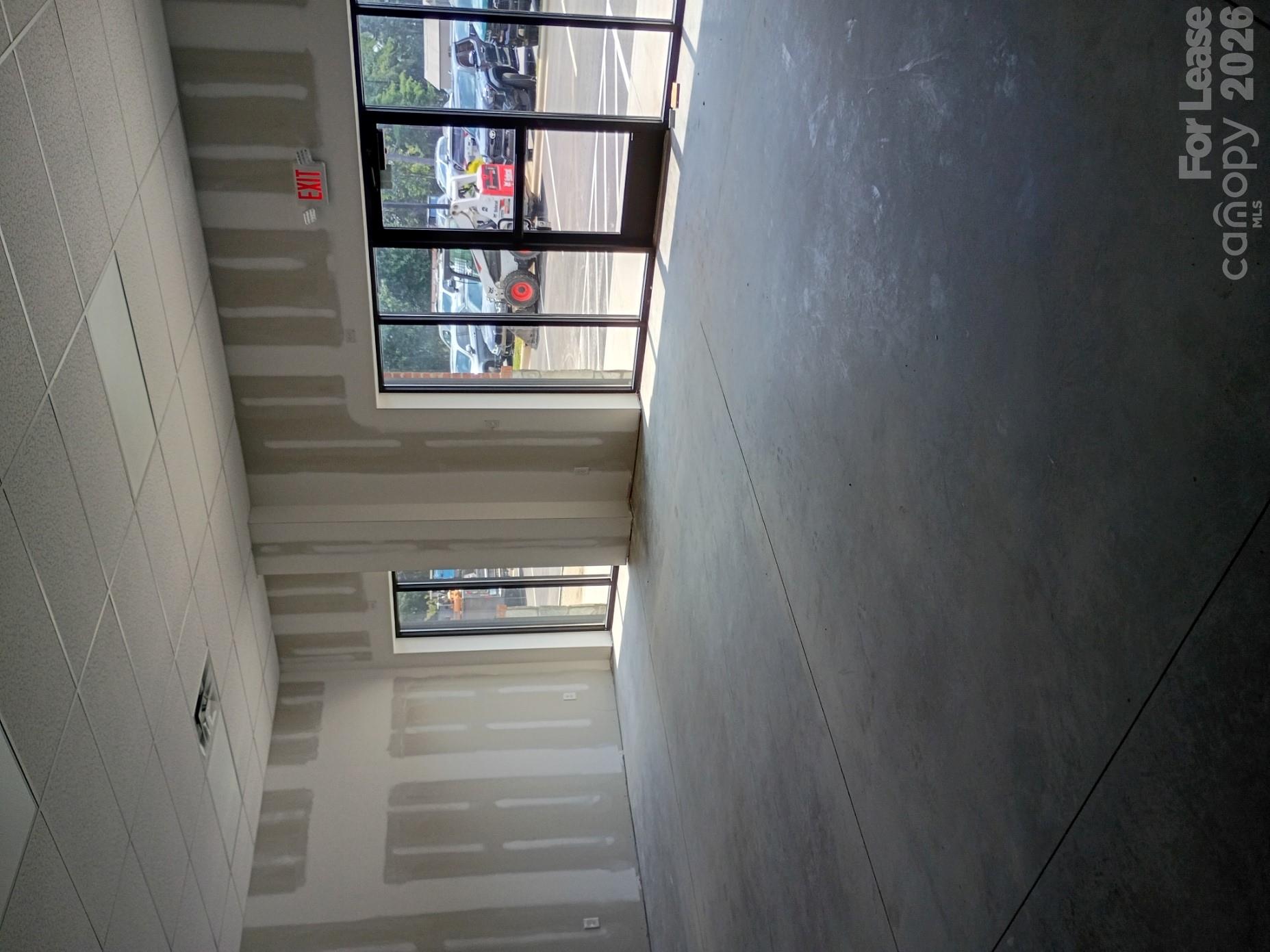635 S Broadway Street Property Photo 9