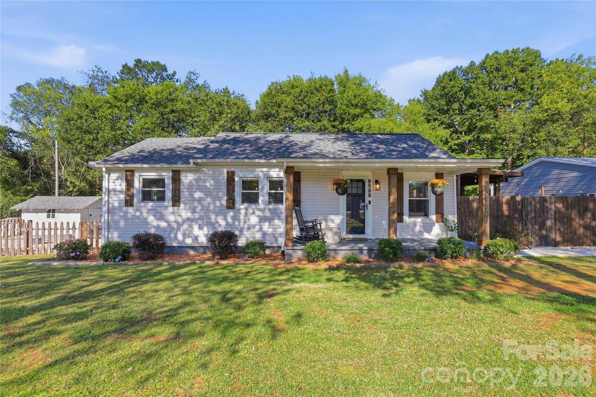 1825 Mollys Backbone Road Property Photo 1