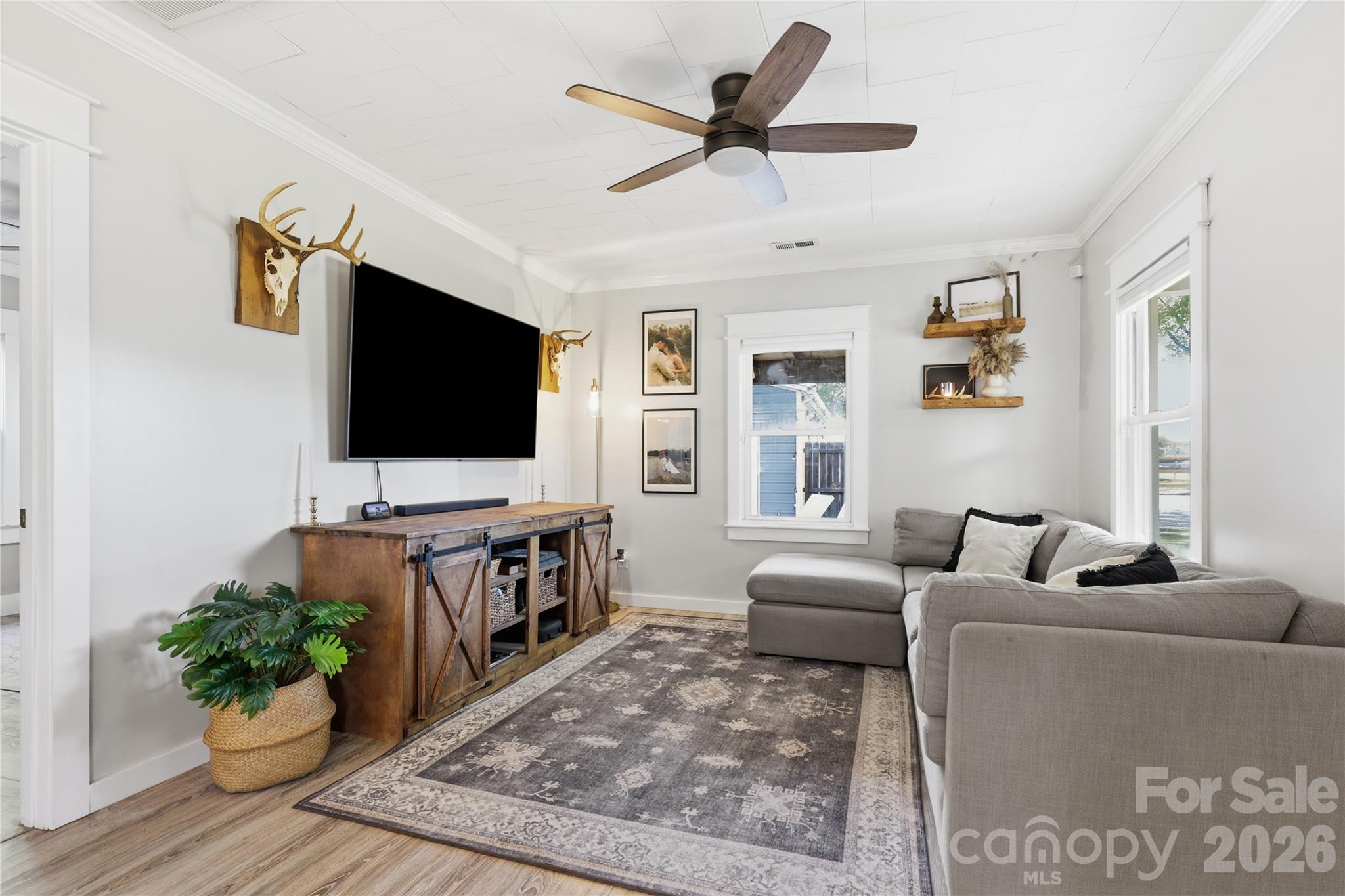1825 Mollys Backbone Road Property Photo 2
