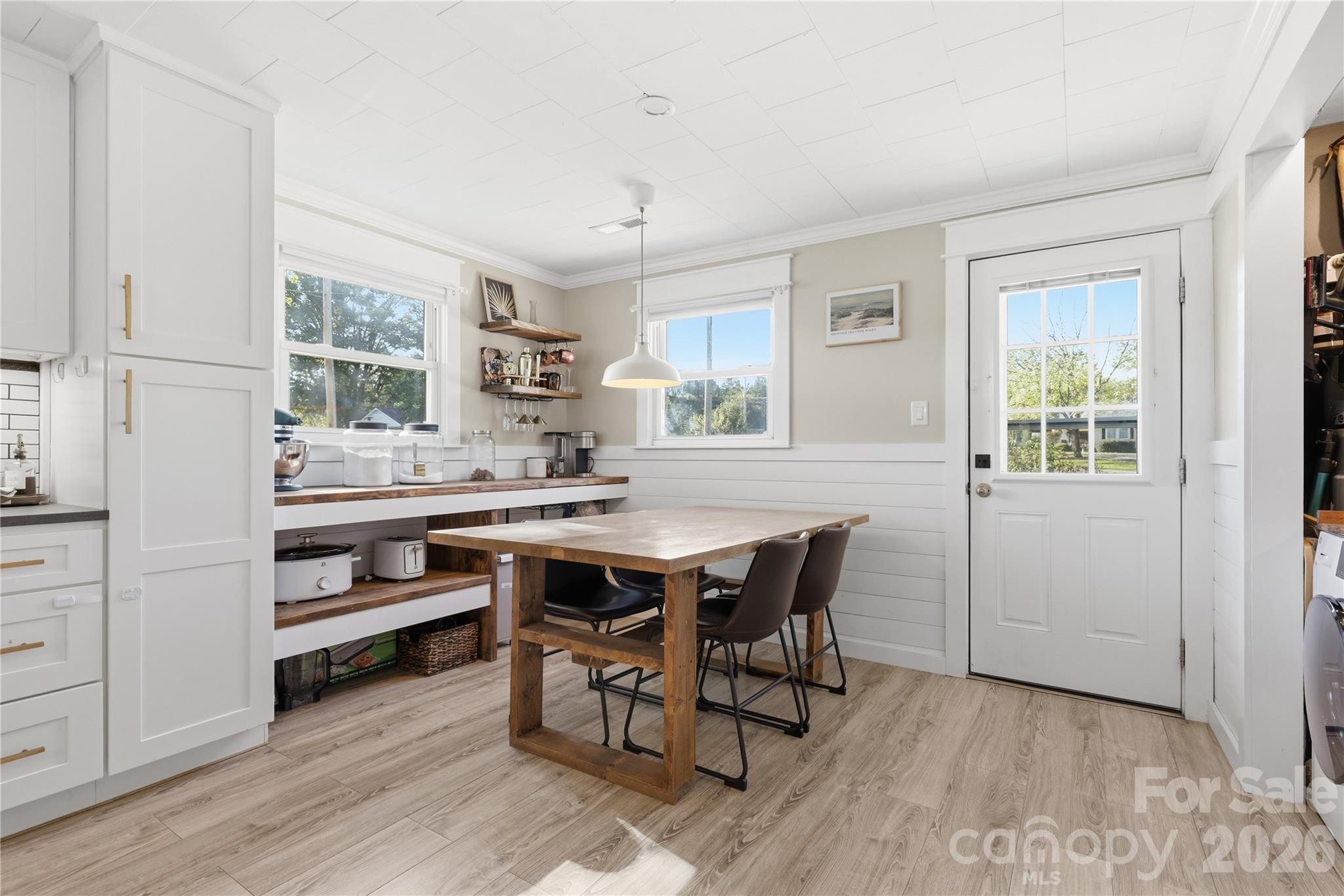 1825 Mollys Backbone Road Property Photo 7