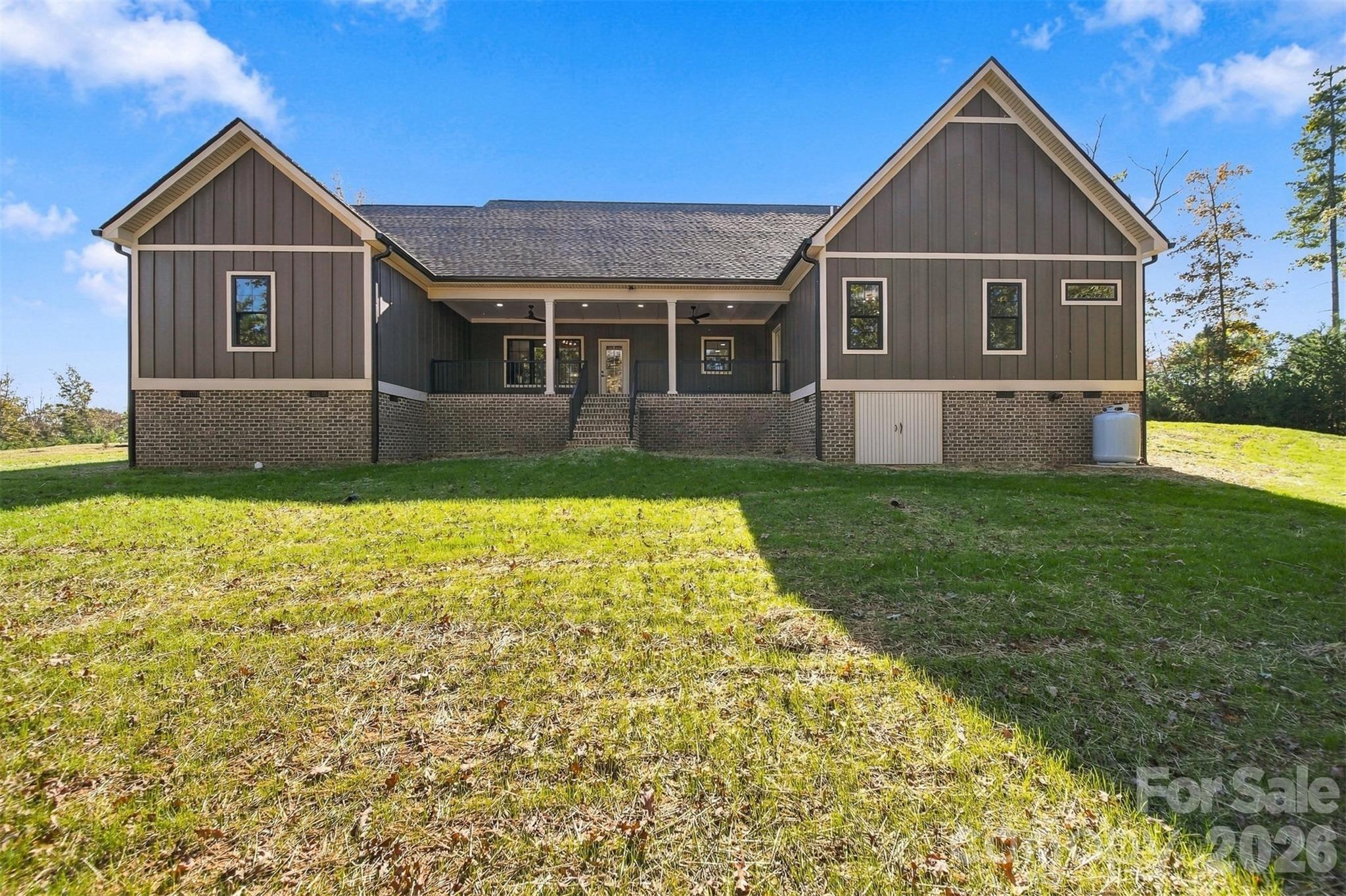 1041 Westward Drive Property Photo 3