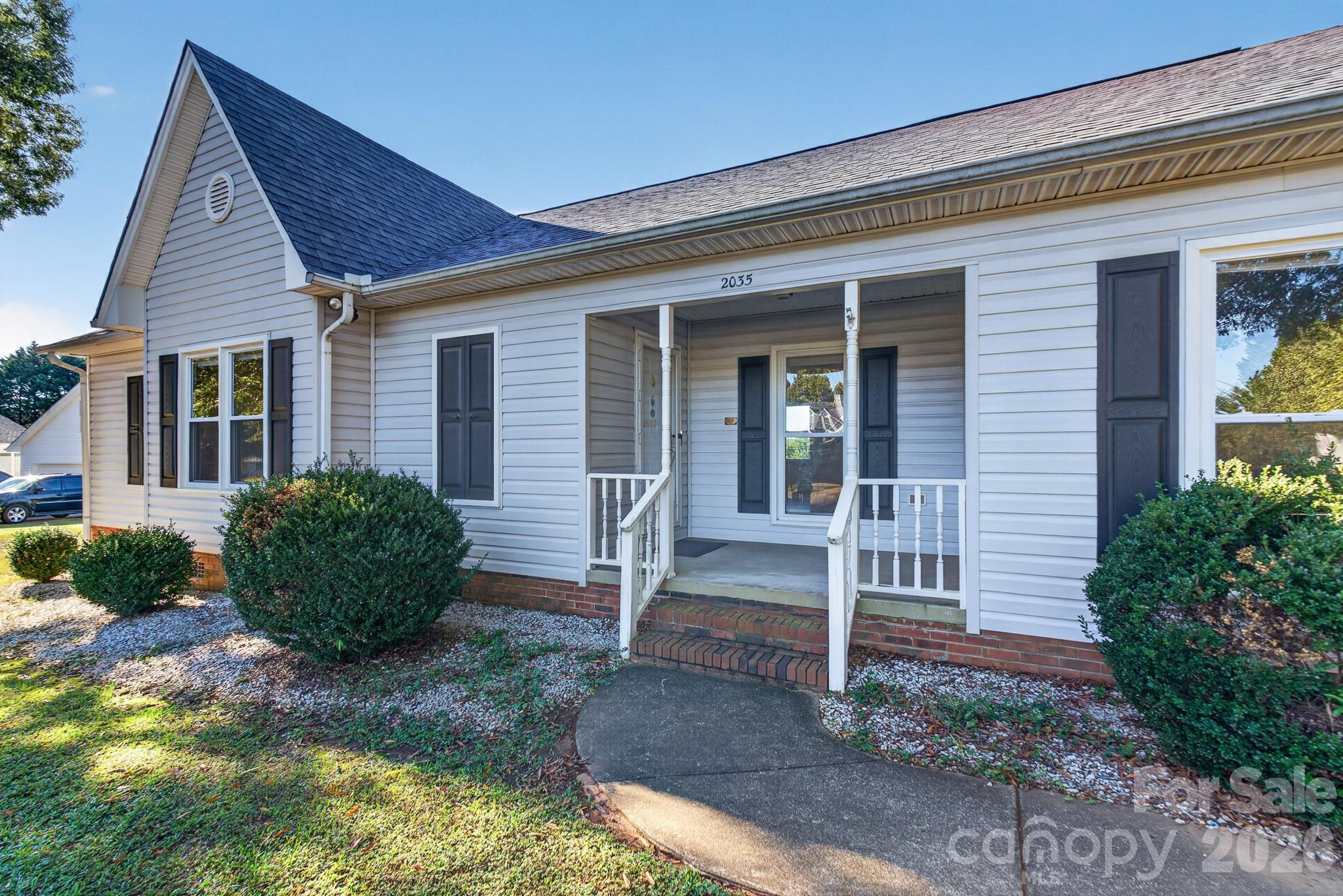 2035 Cardinal Hill Drive Property Photo 2