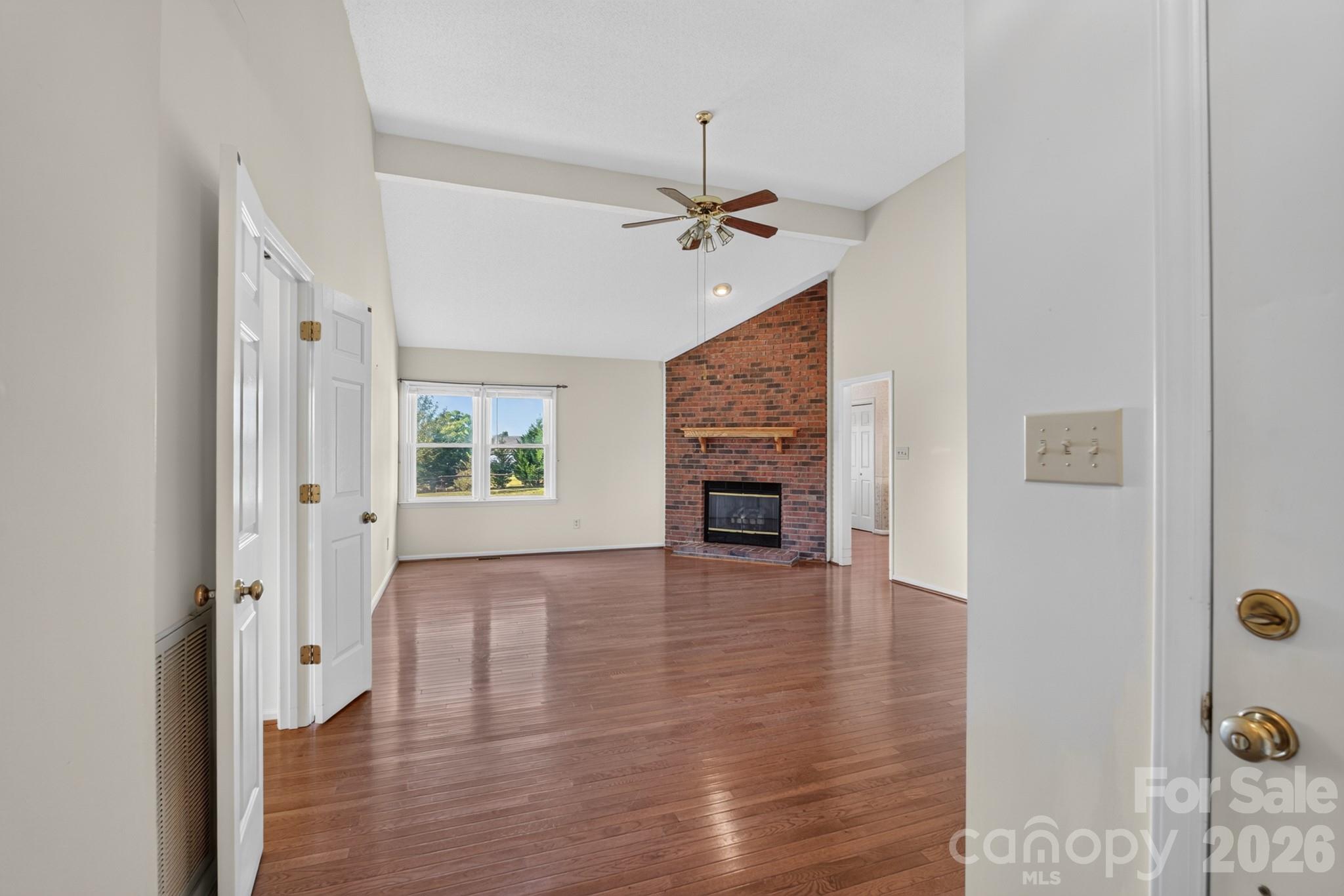 2035 Cardinal Hill Drive Property Photo 6