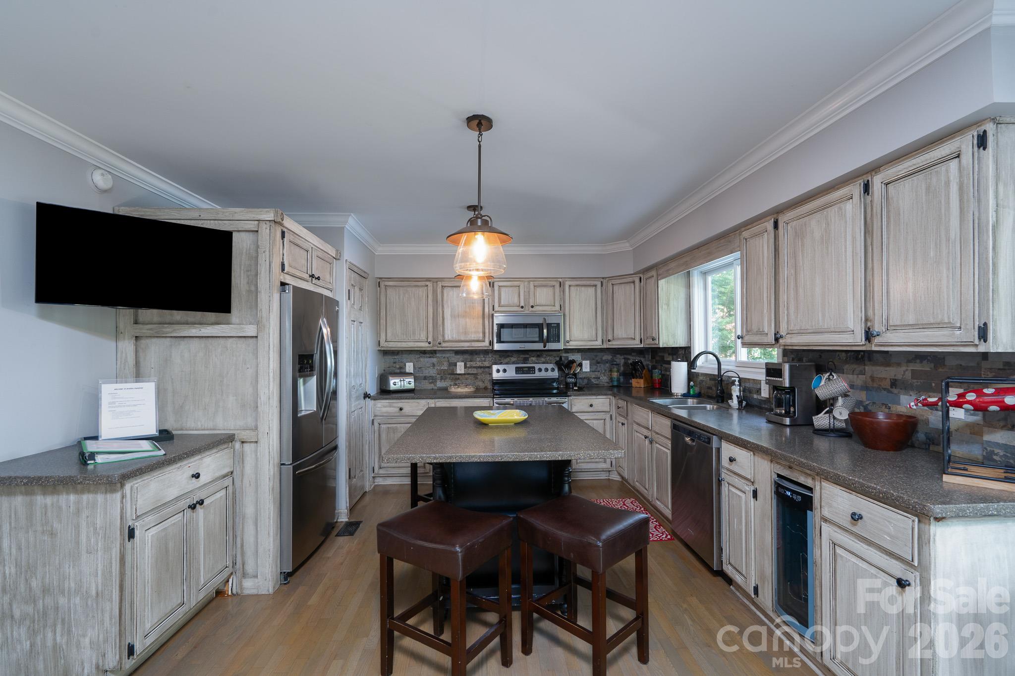 9598 Riviera Drive Property Photo 18