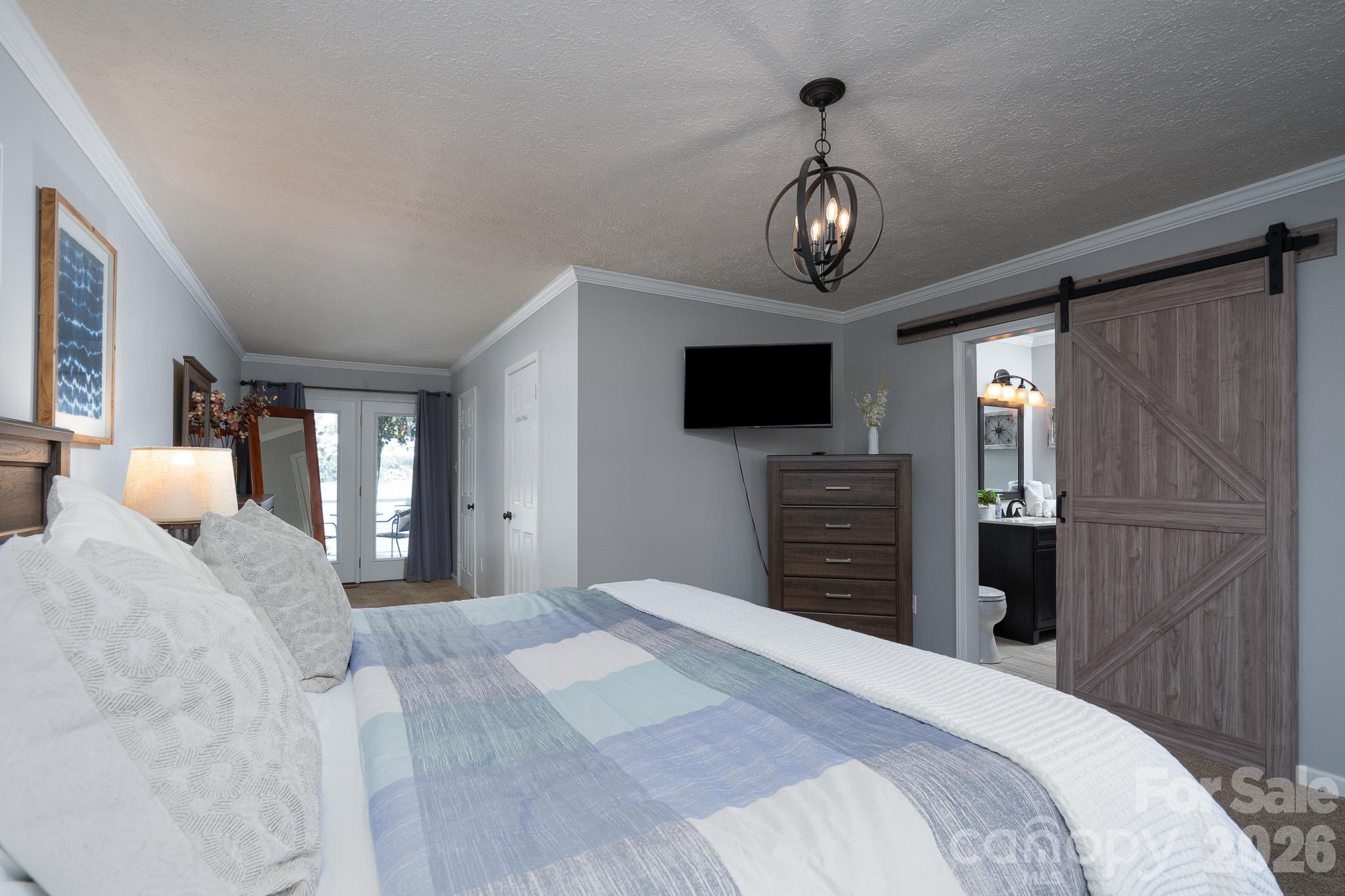 9598 Riviera Drive Property Photo 22