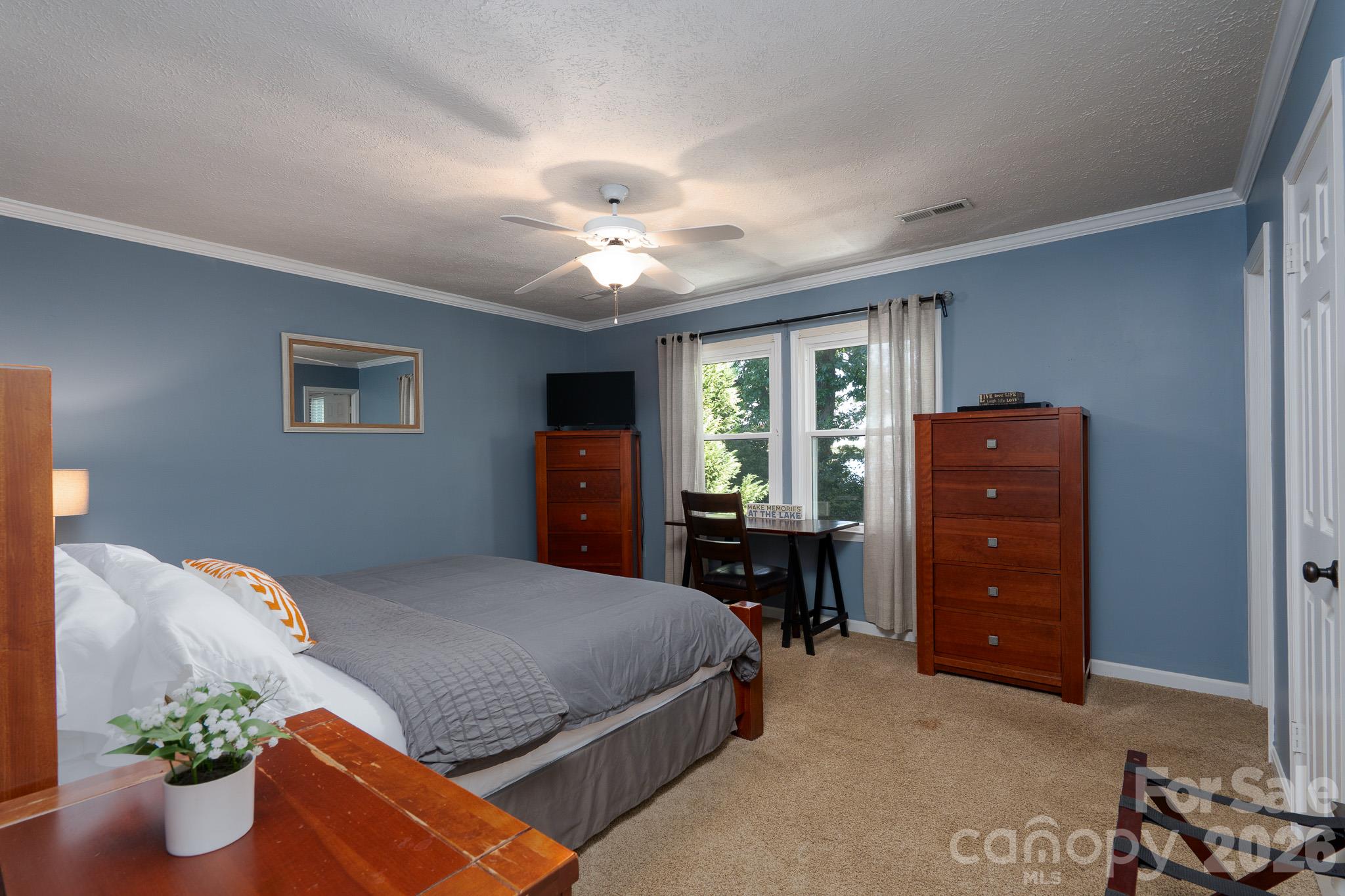 9598 Riviera Drive Property Photo 28