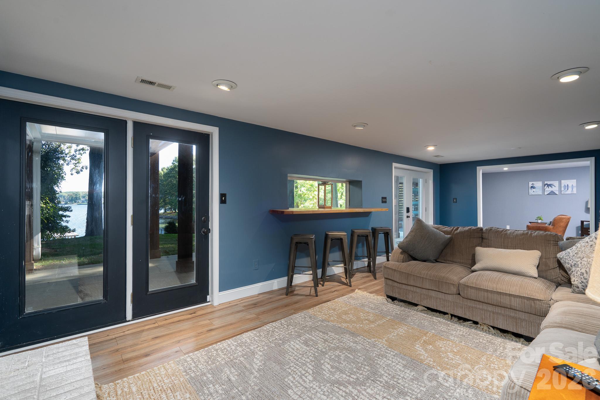 9598 Riviera Drive Property Photo 36
