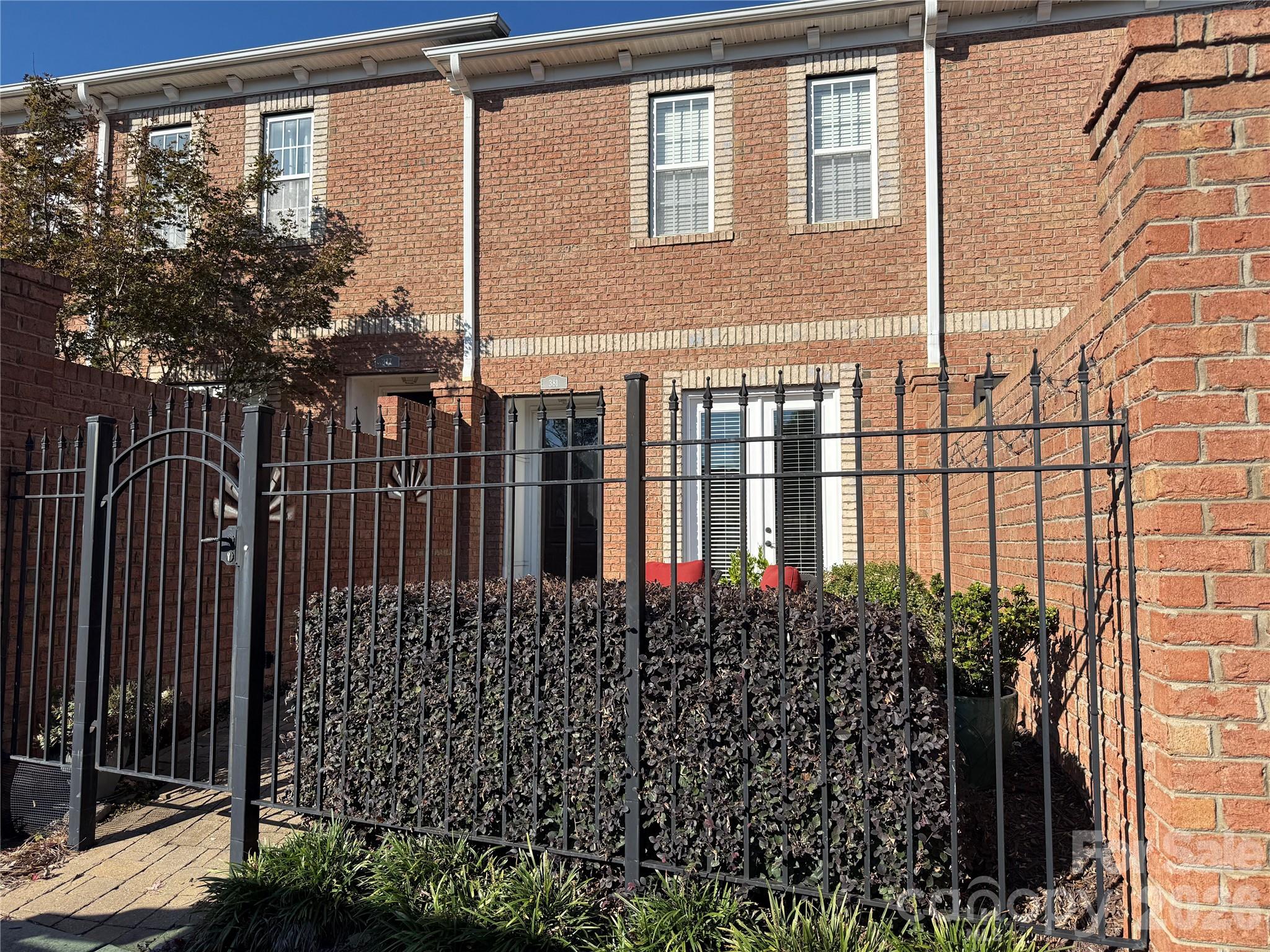 381 Dumbarton Street Property Photo 1