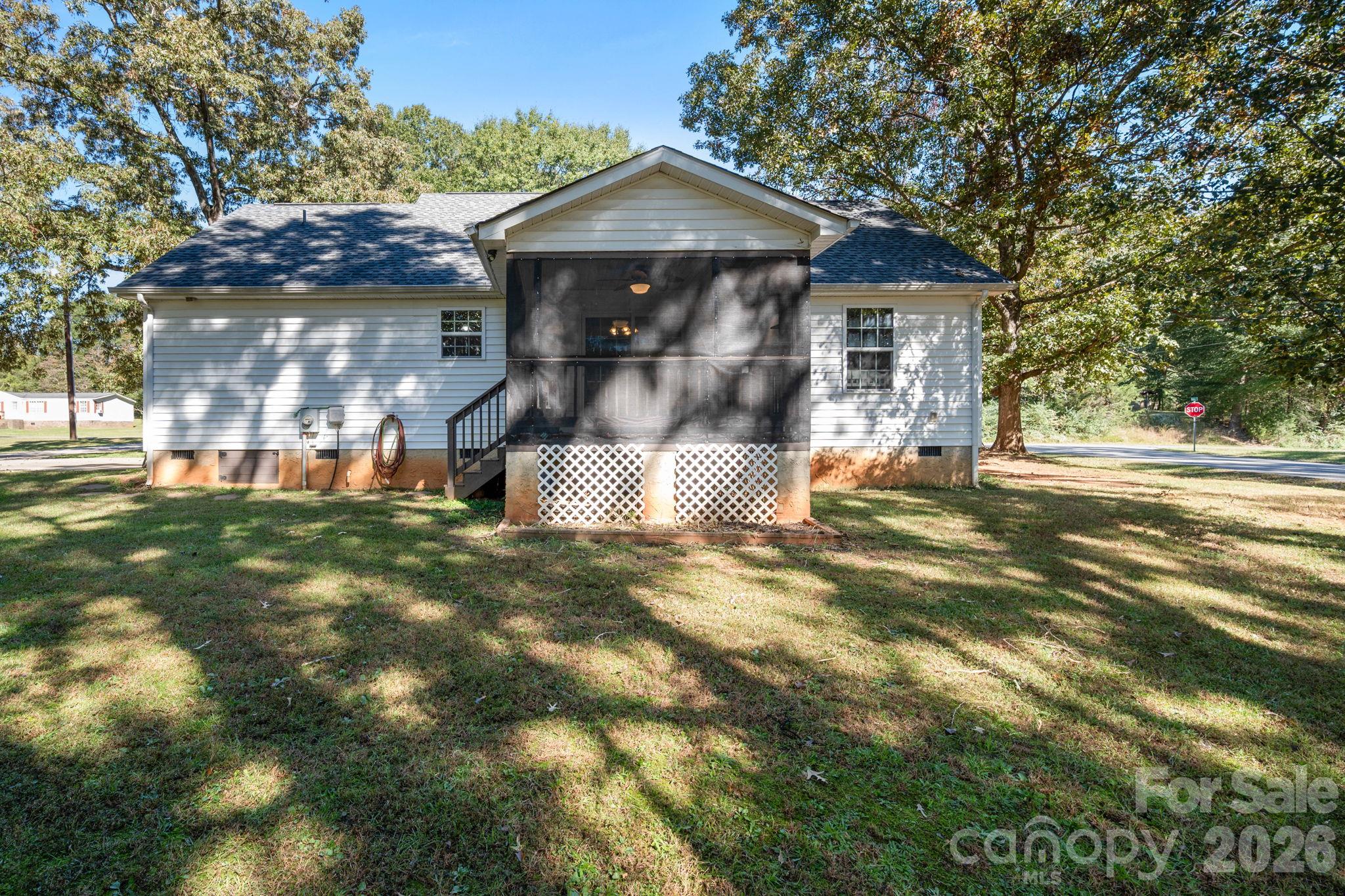 1363 Woodridge Drive Property Photo 3