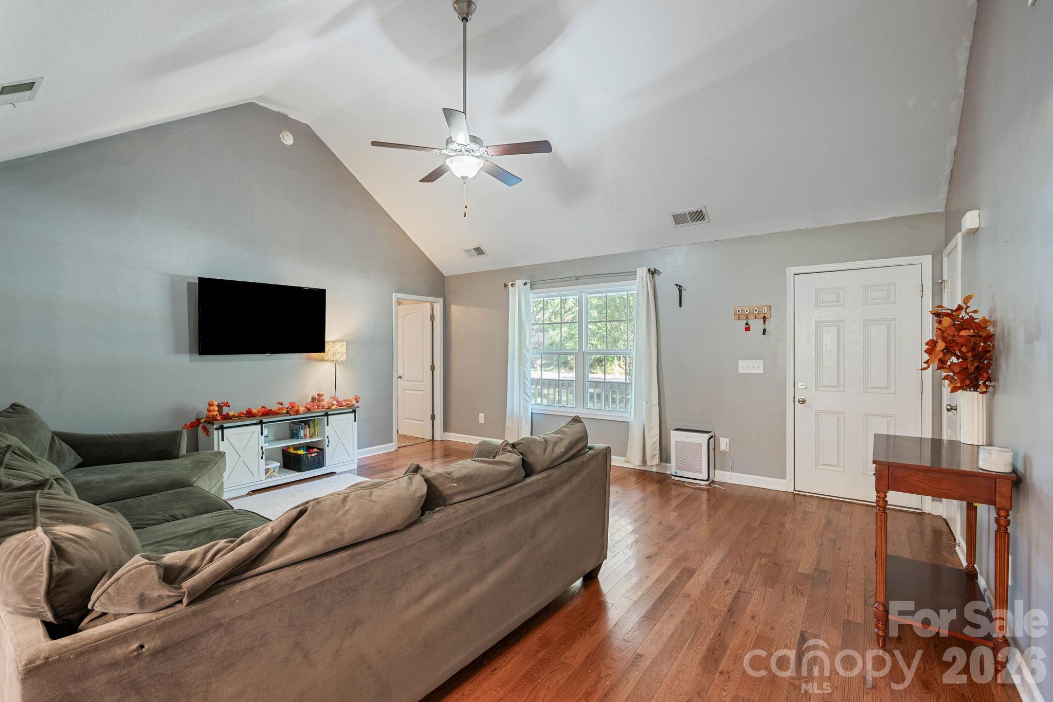 1363 Woodridge Drive Property Photo 6