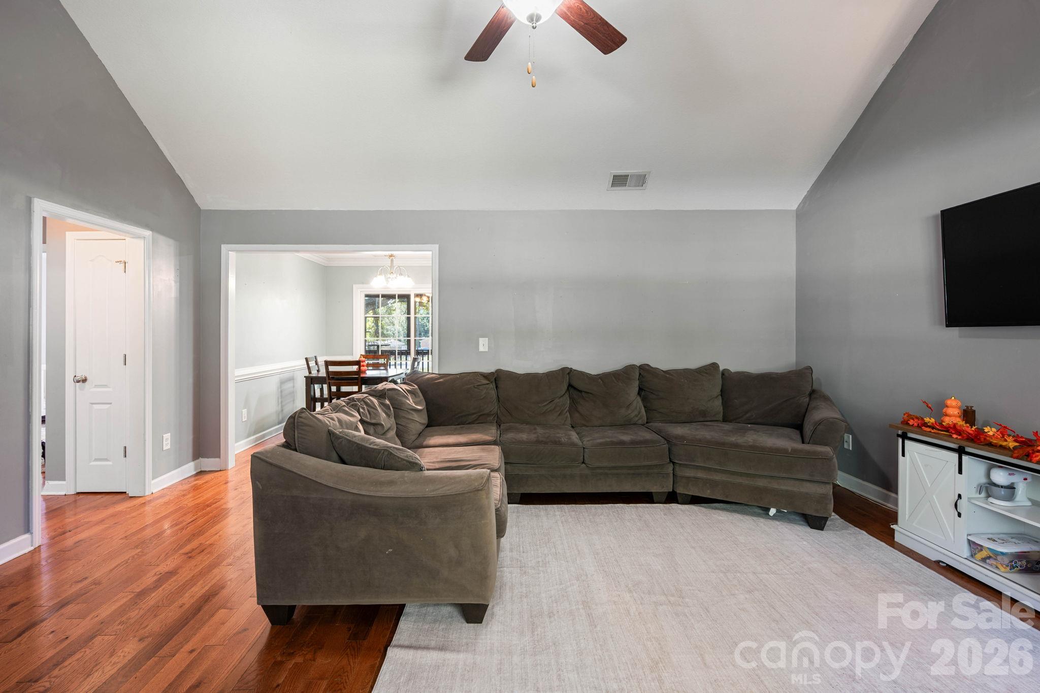 1363 Woodridge Drive Property Photo 7