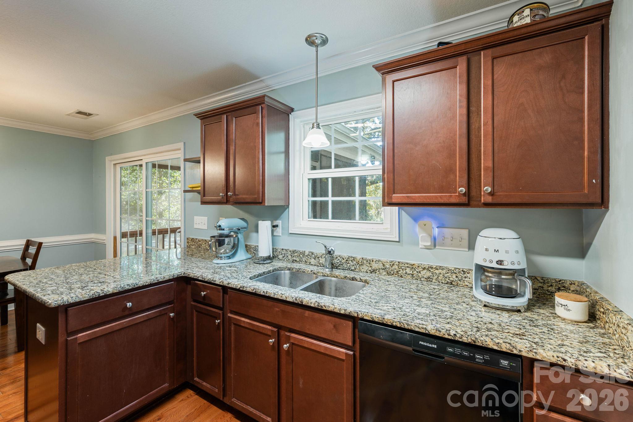 1363 Woodridge Drive Property Photo 10
