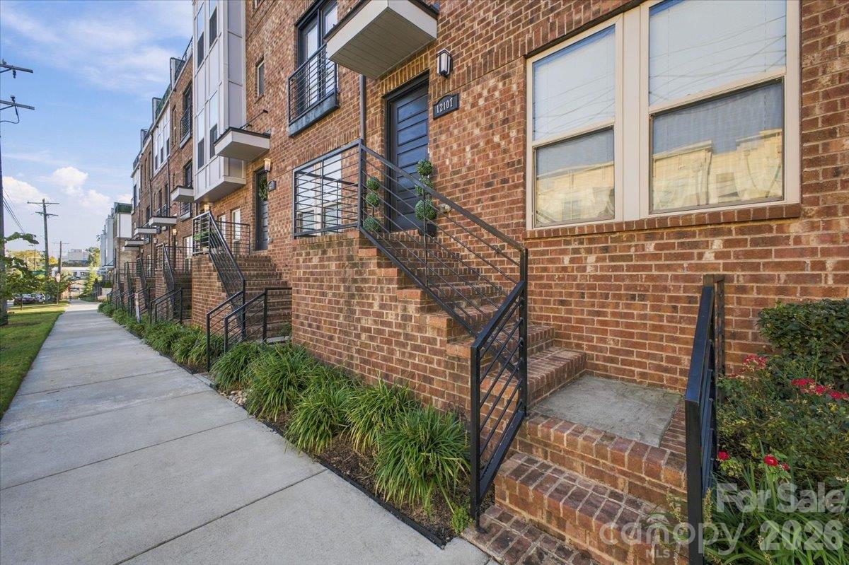 12107 Brooklyn Avenue Property Photo 8